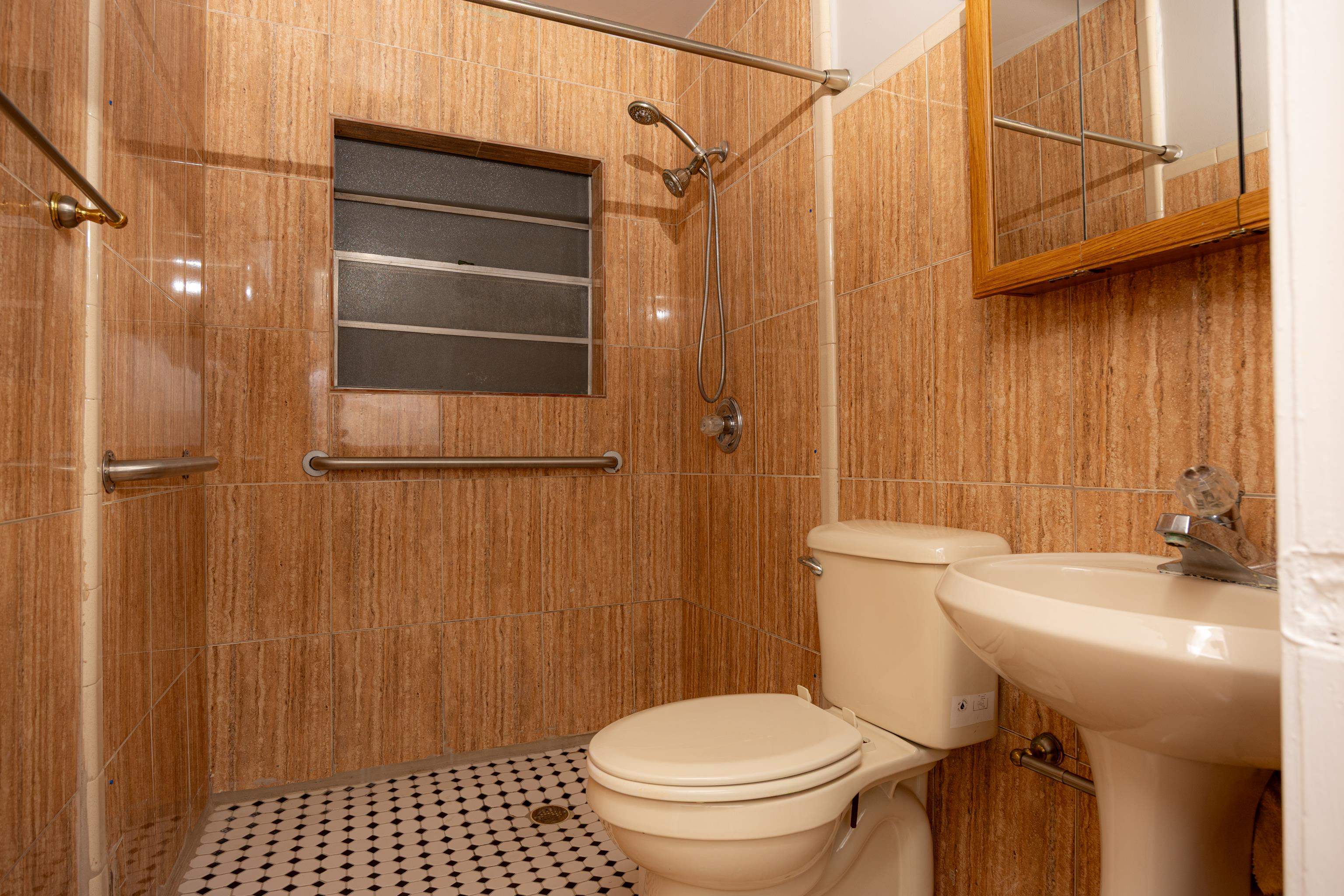 2115 Mier St Property Photo 19