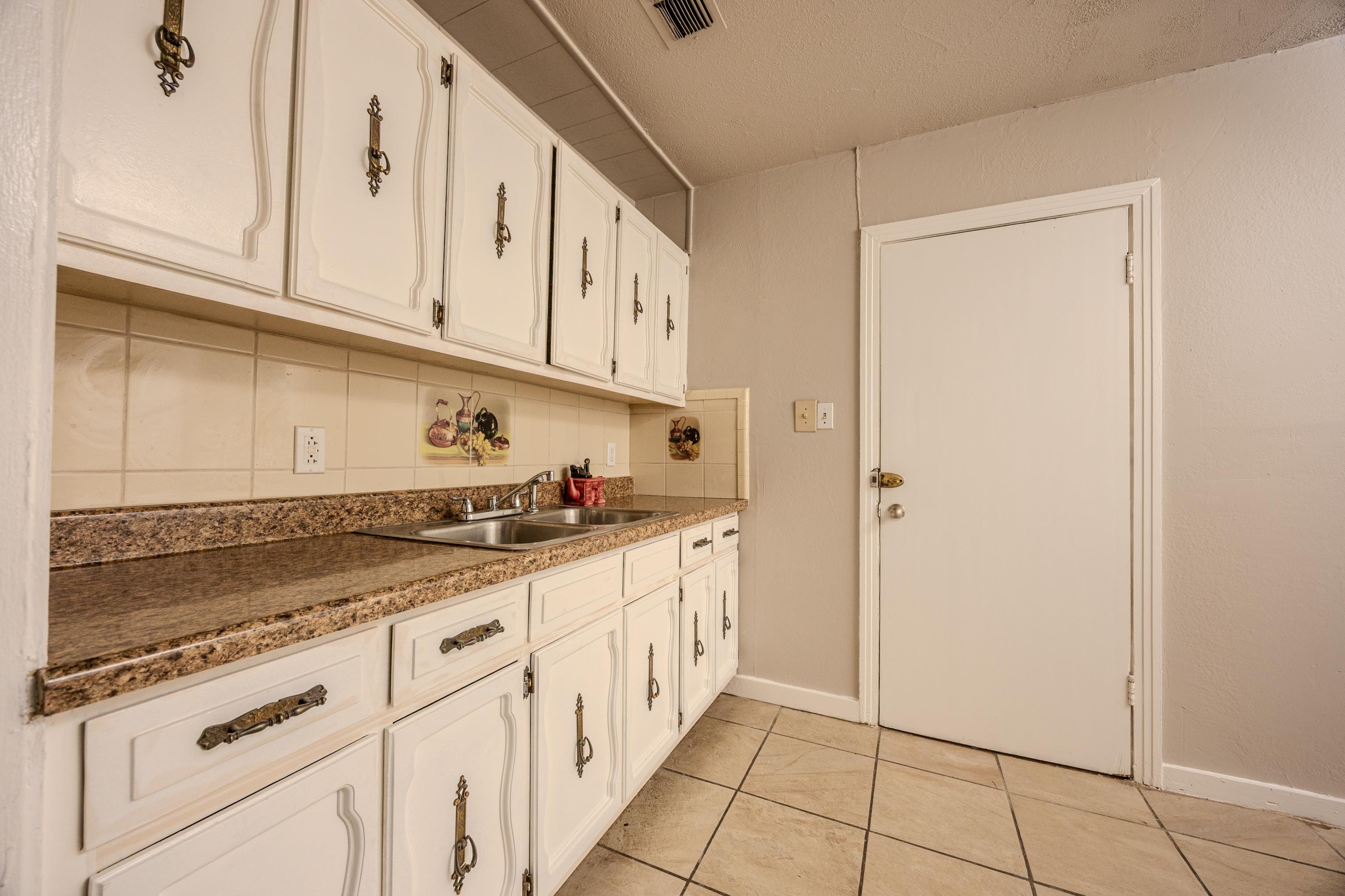 2115 Mier St Property Photo 20