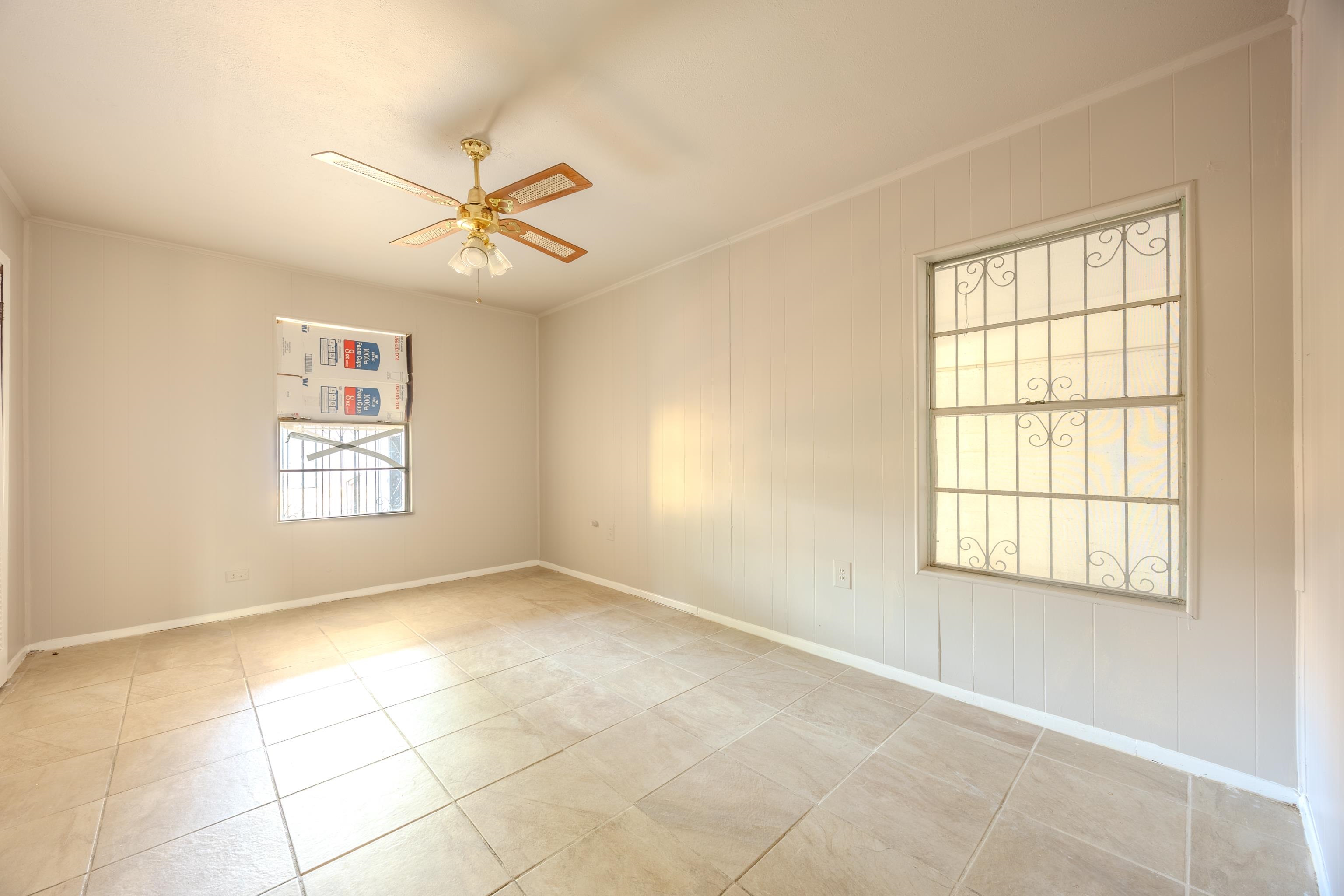 2115 Mier St Property Photo 21