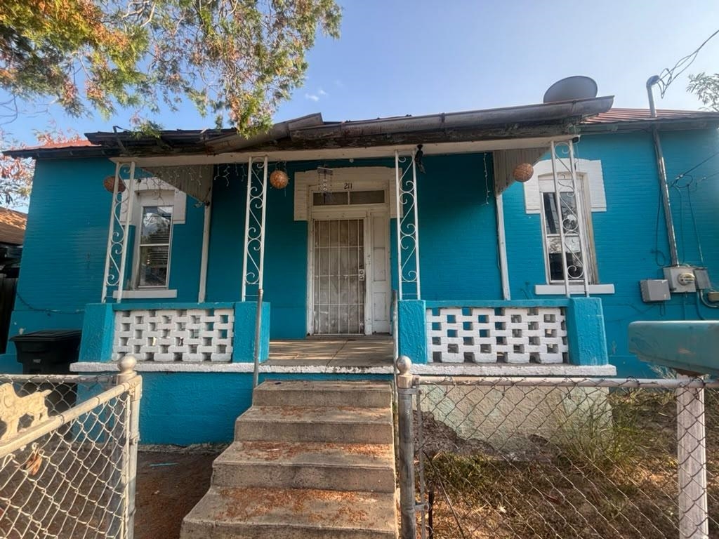 211 Lincoln St Property Photo 1