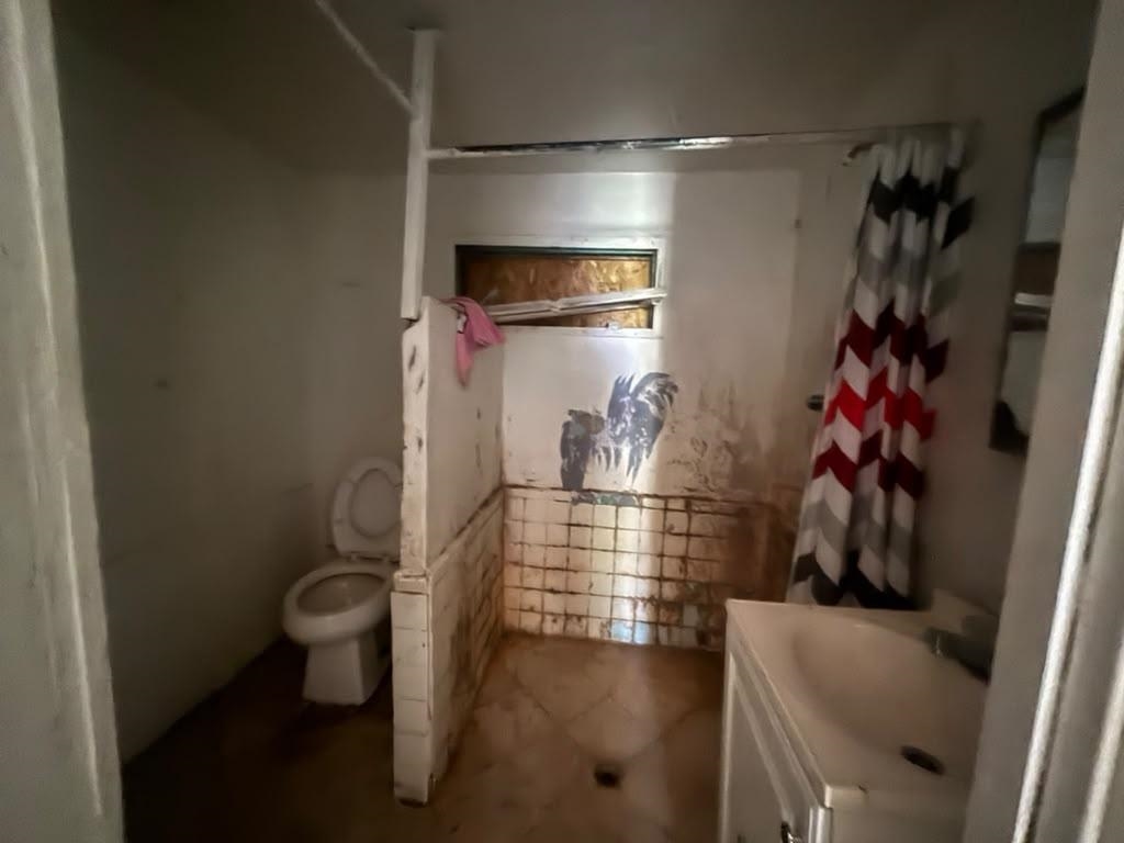 211 Lincoln St Property Photo 6