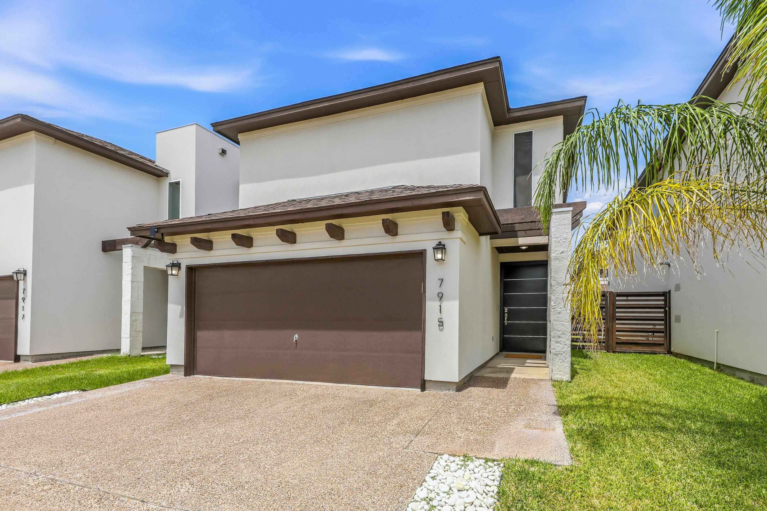 7915 Elka Lp Property Photo 1