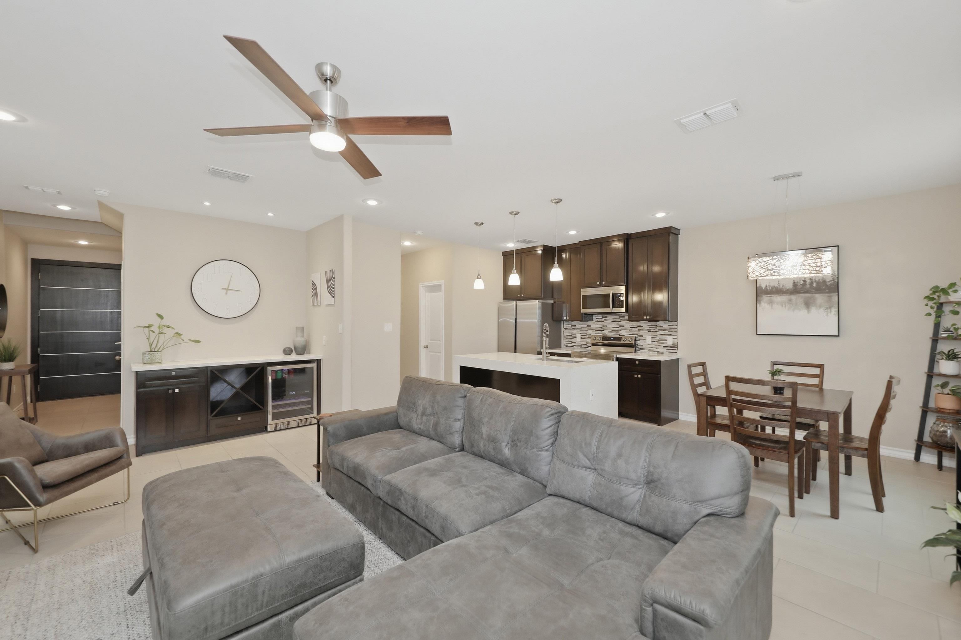 7915 Elka Lp Property Photo 6