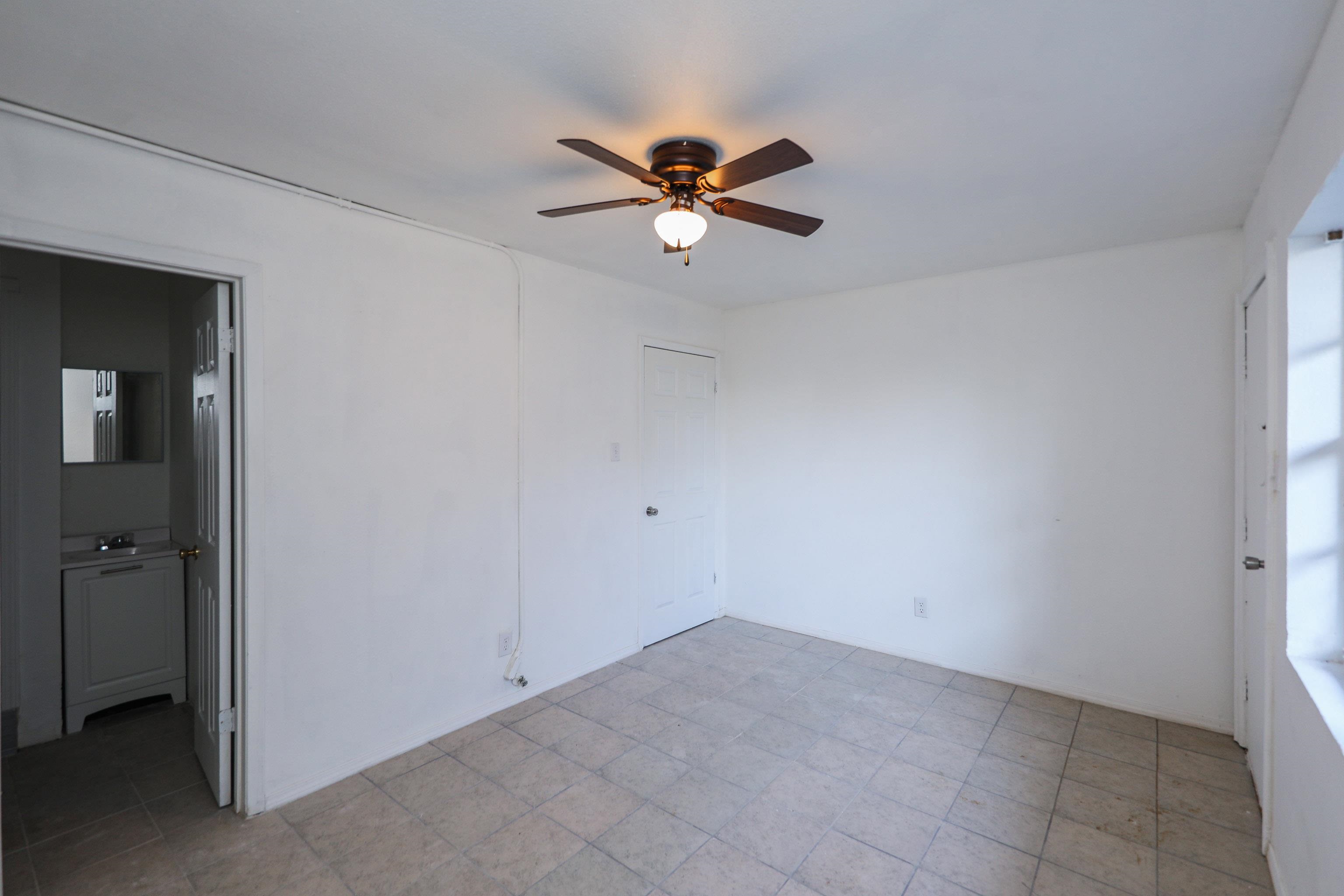 1001 Reynolds St Property Photo 16