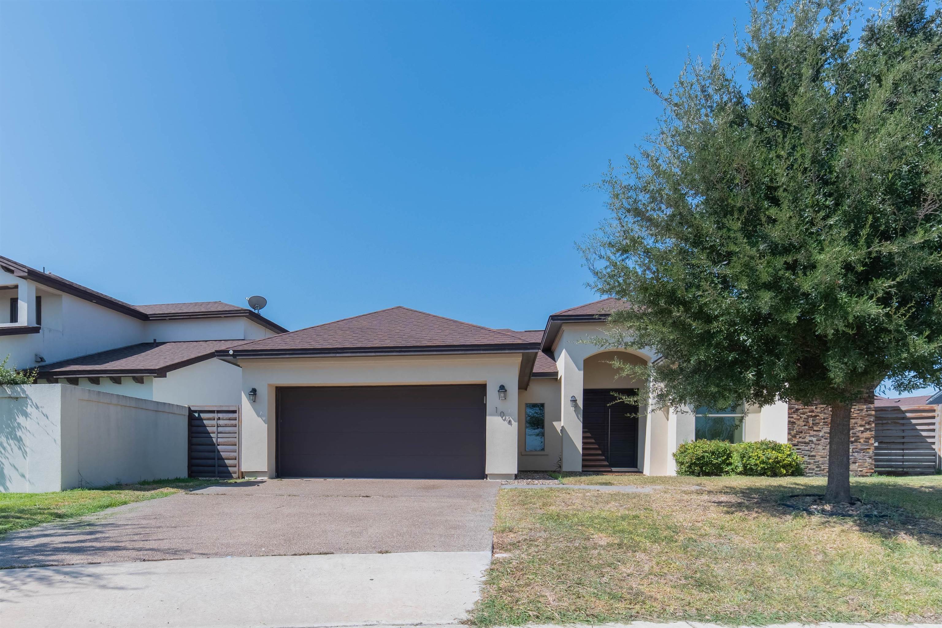 104 Chisos Oak Dr Property Photo 1