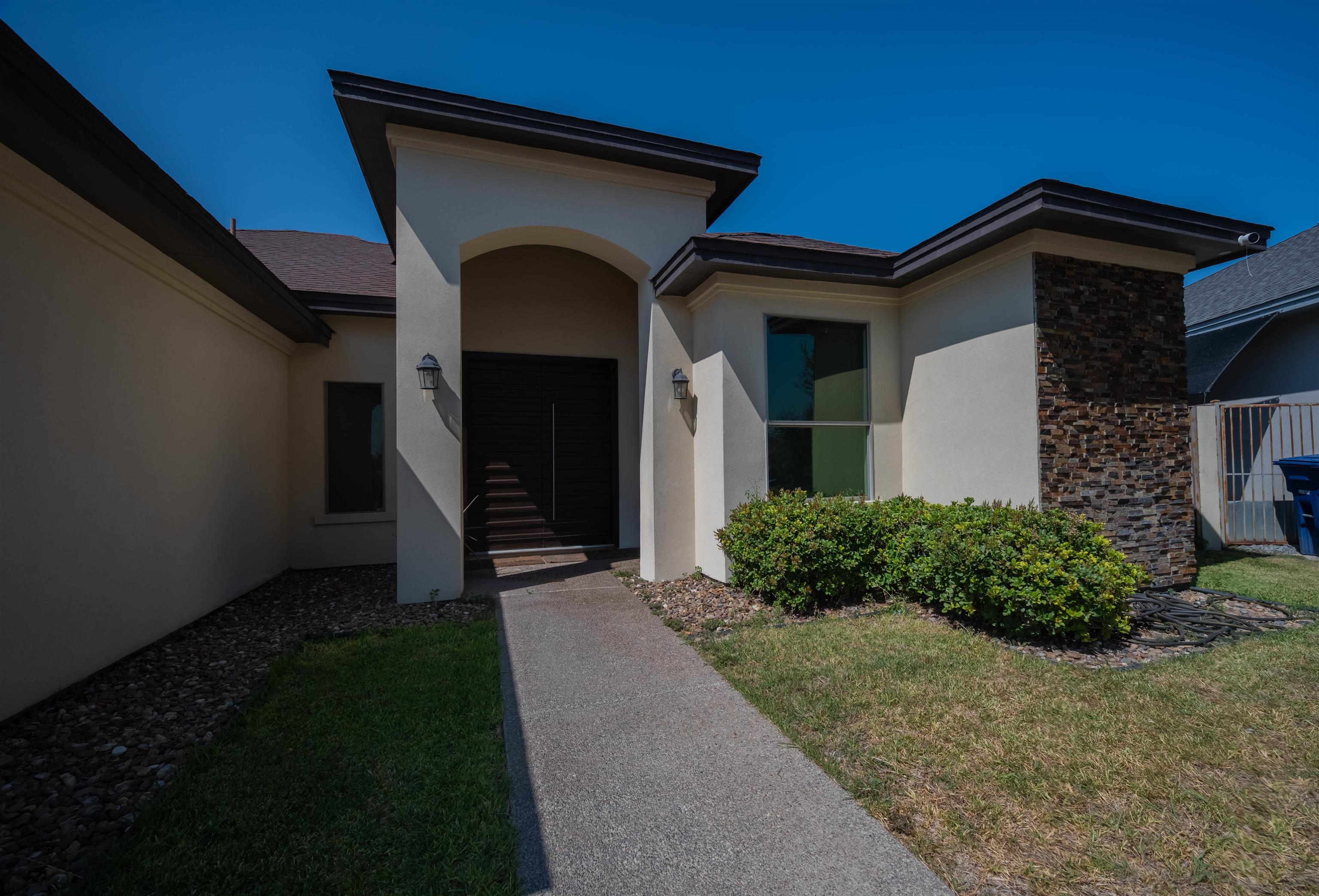 104 Chisos Oak Dr Property Photo 3