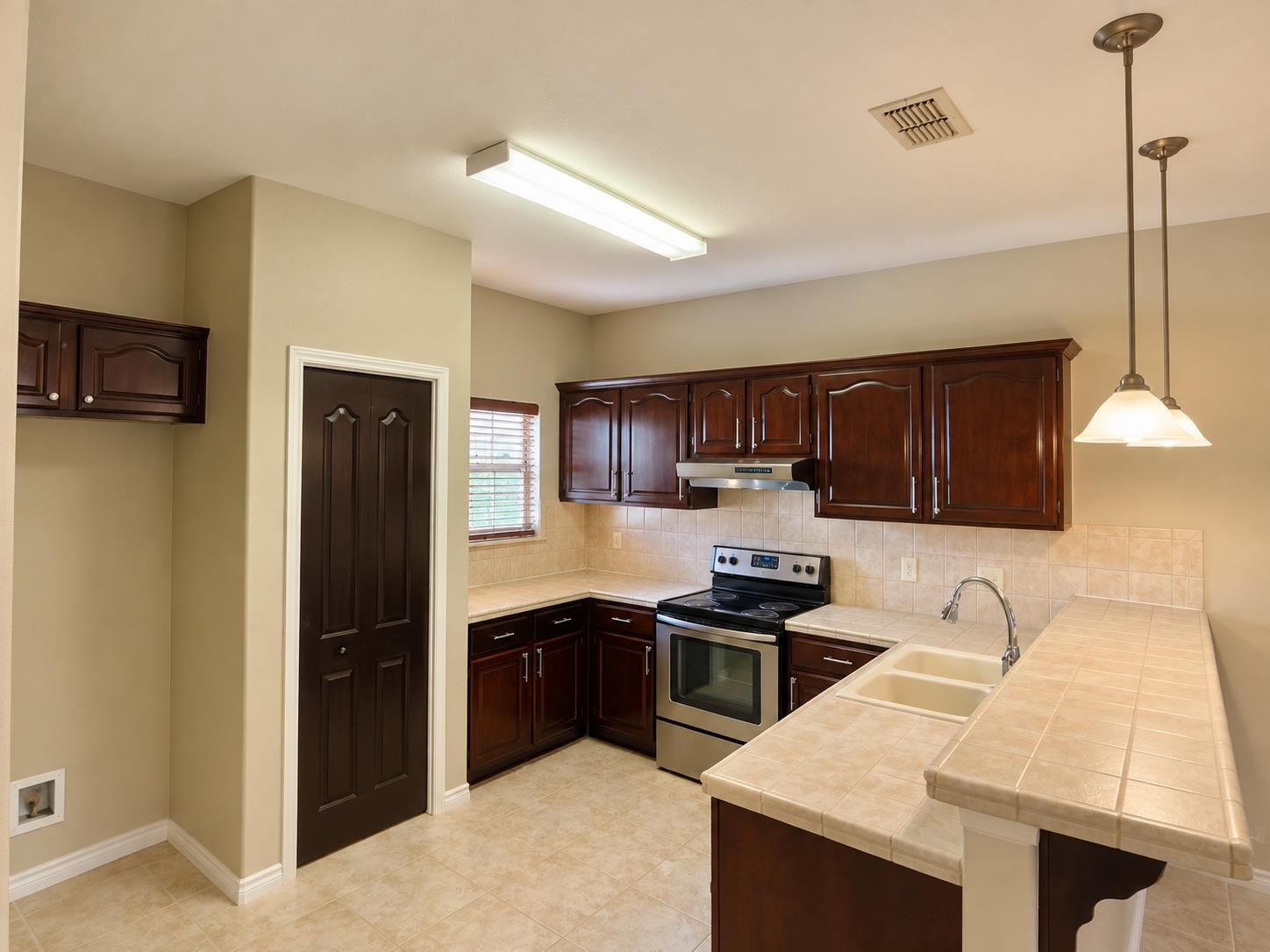 9811 Sterling Lp 101 Property Photo 4