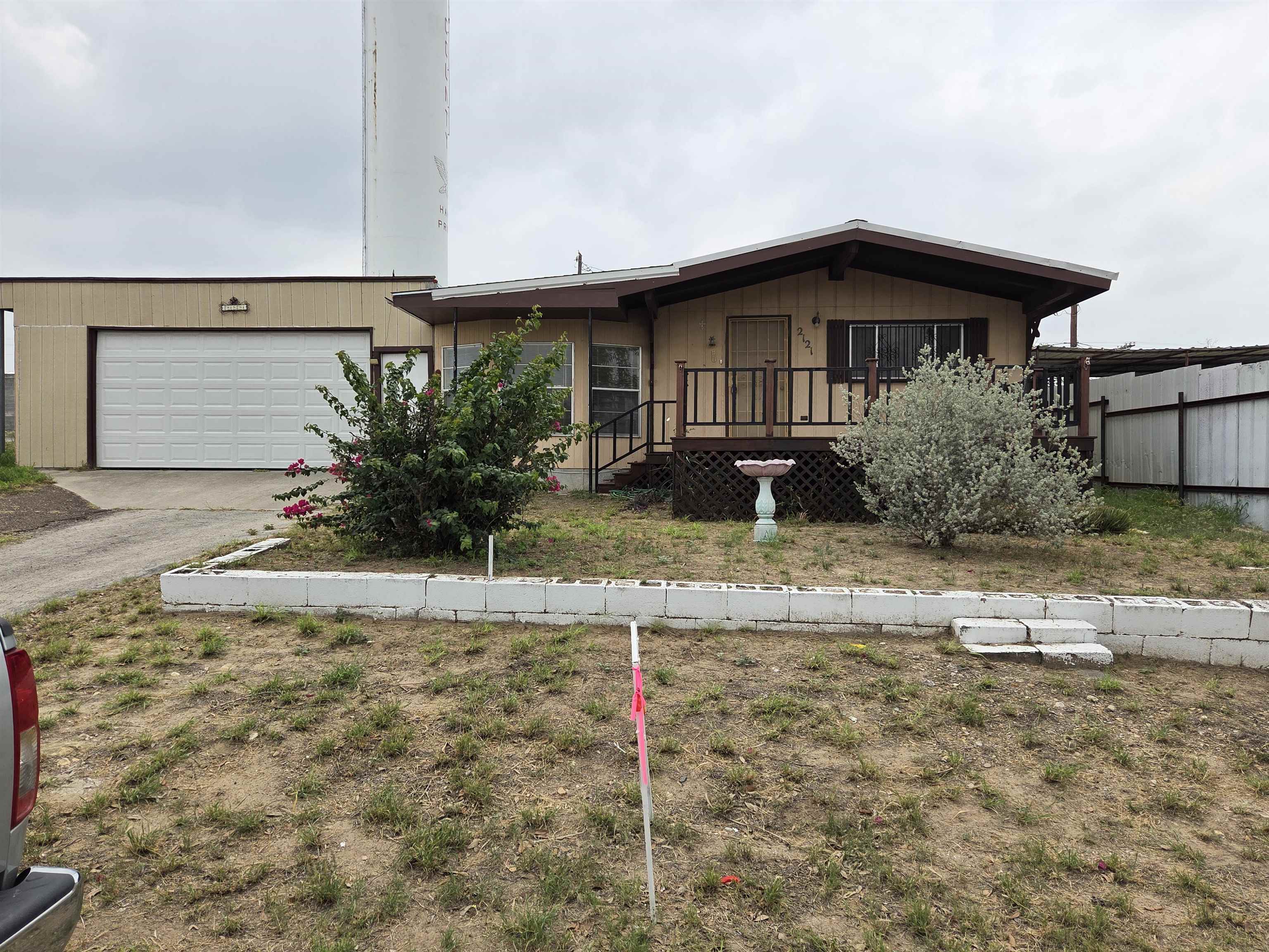 2121 Retama Dr Property Photo 1
