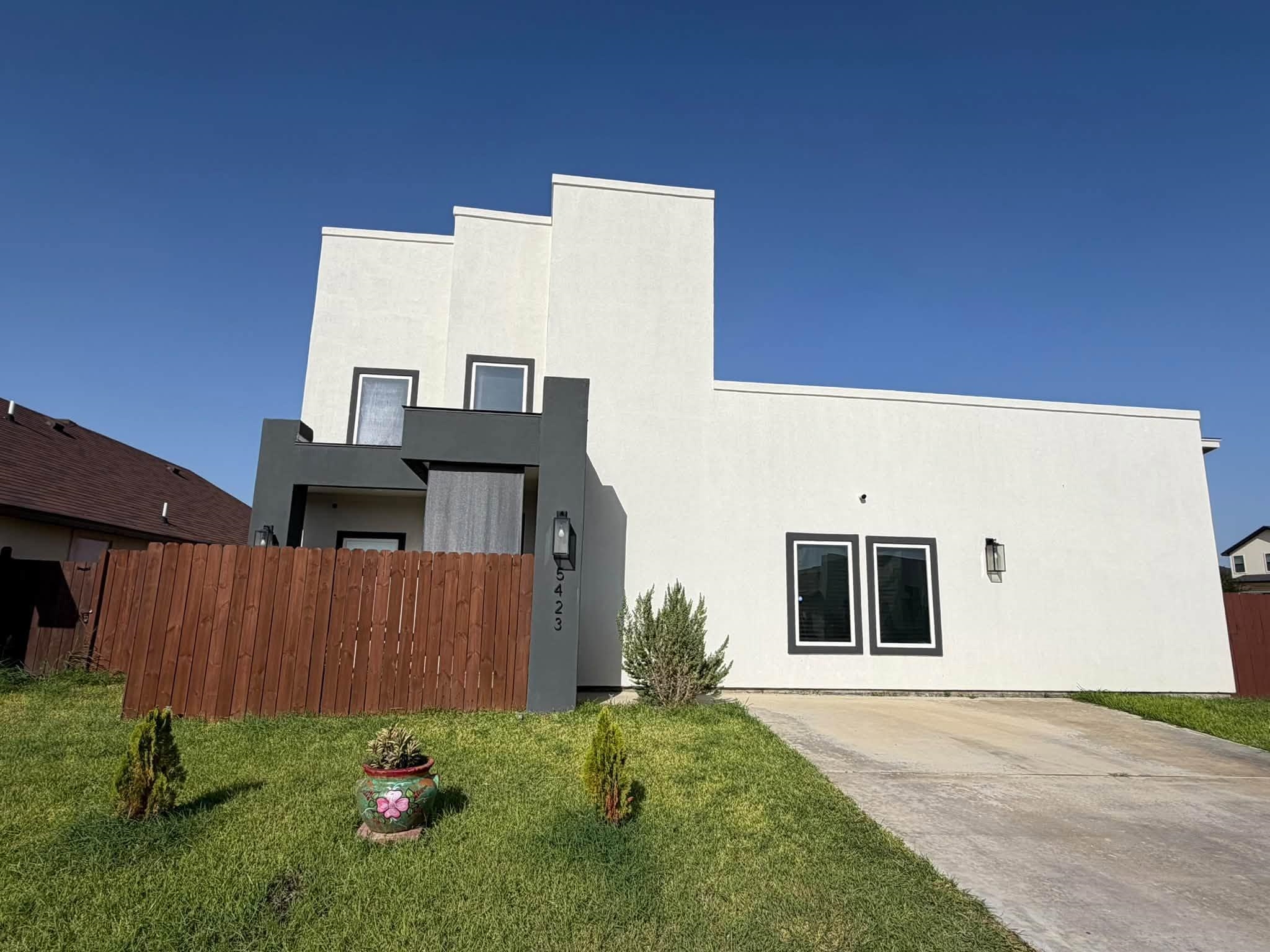 5423 Capilla St. Property Photo 2