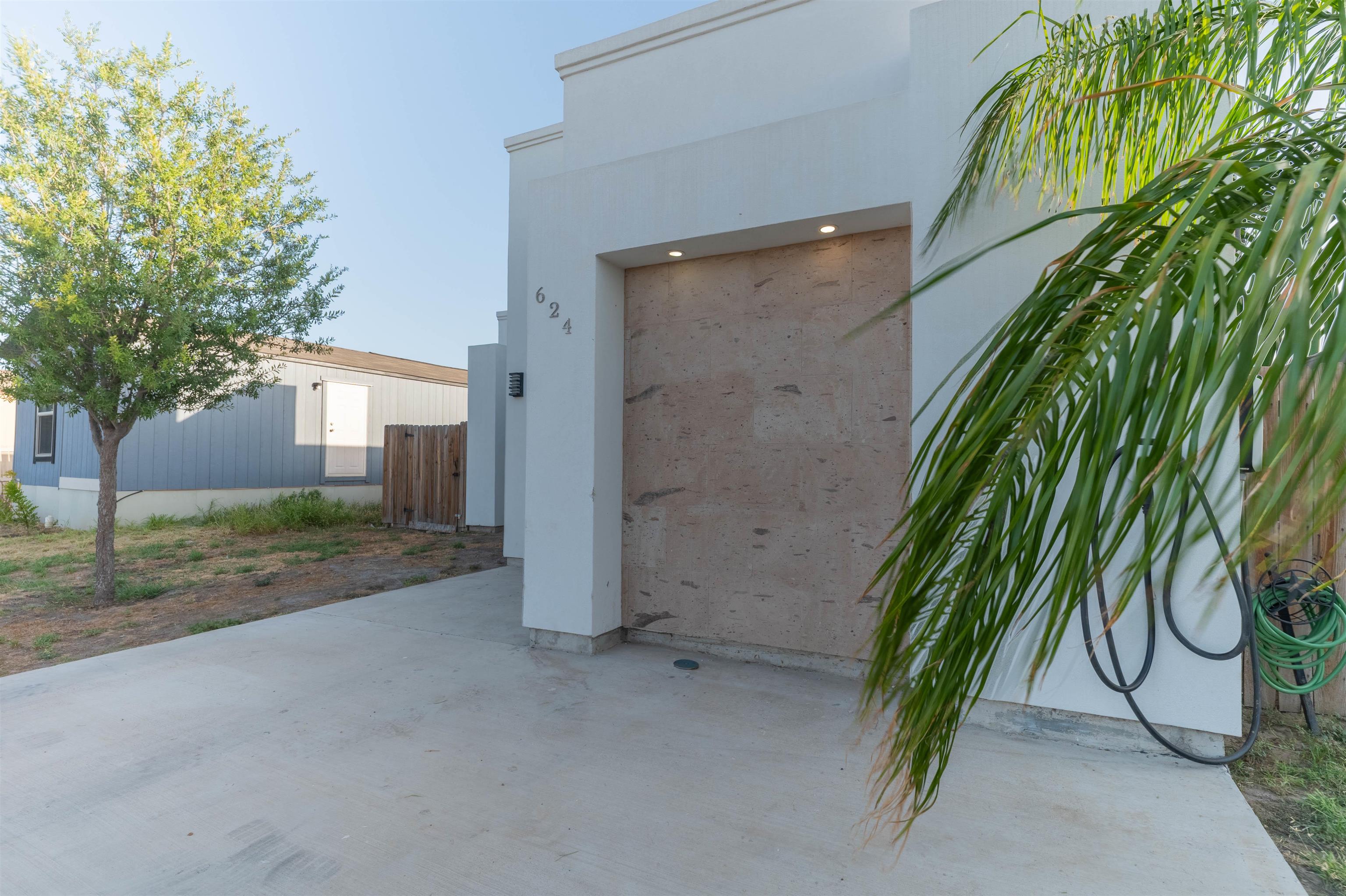 624 Rockrose Dr Property Photo 2