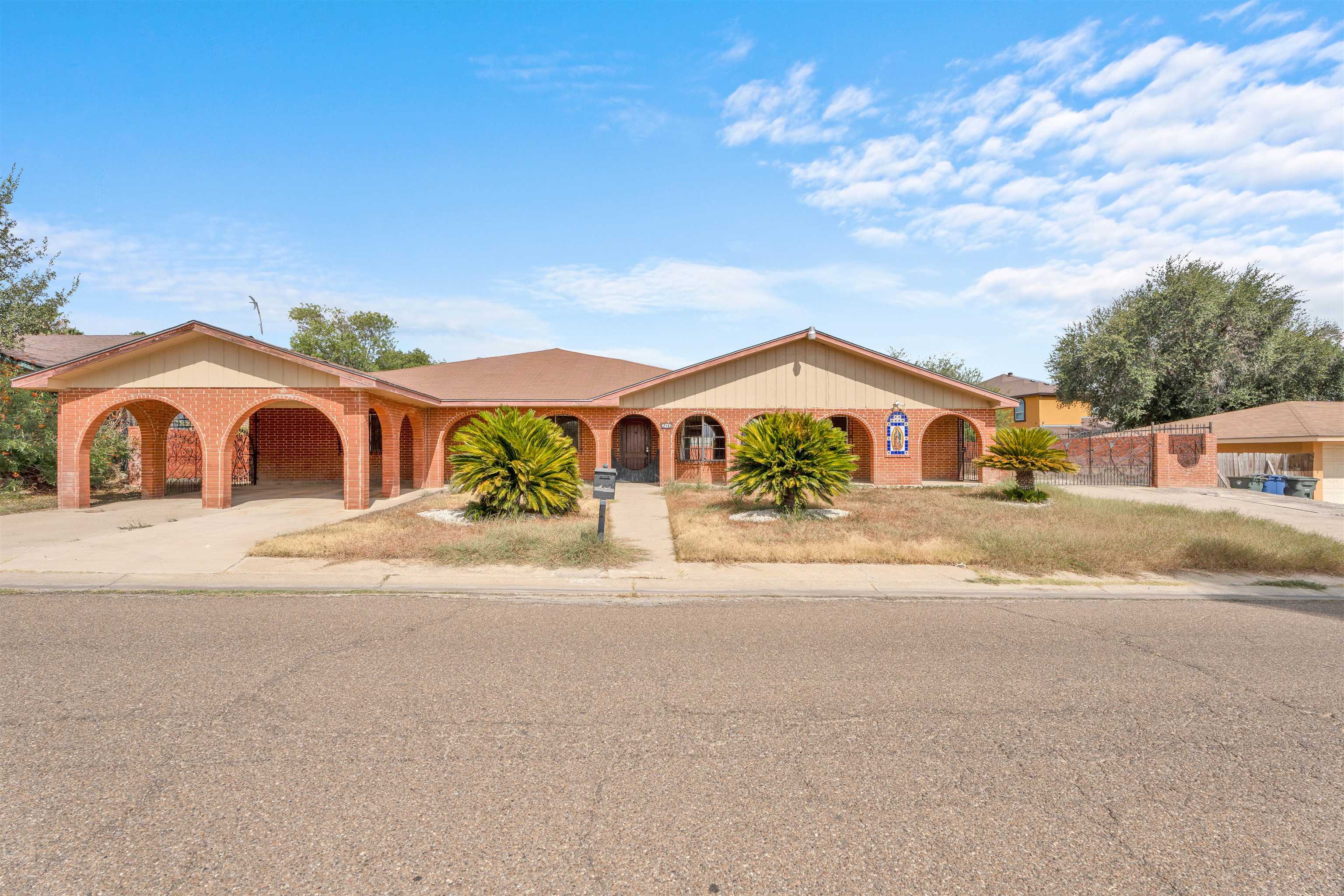 216 Century Blvd Property Photo