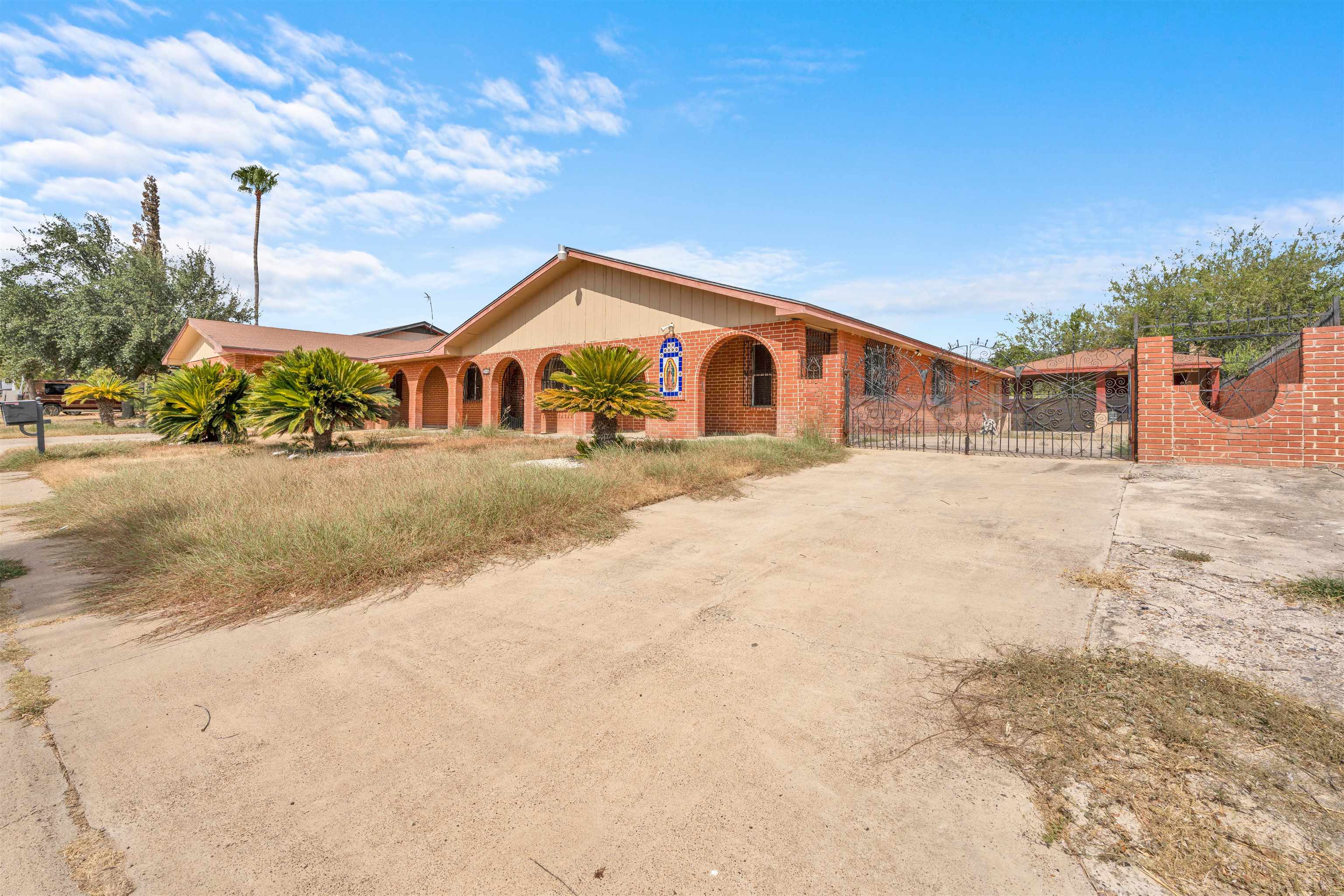 216 Century Blvd Property Photo 3