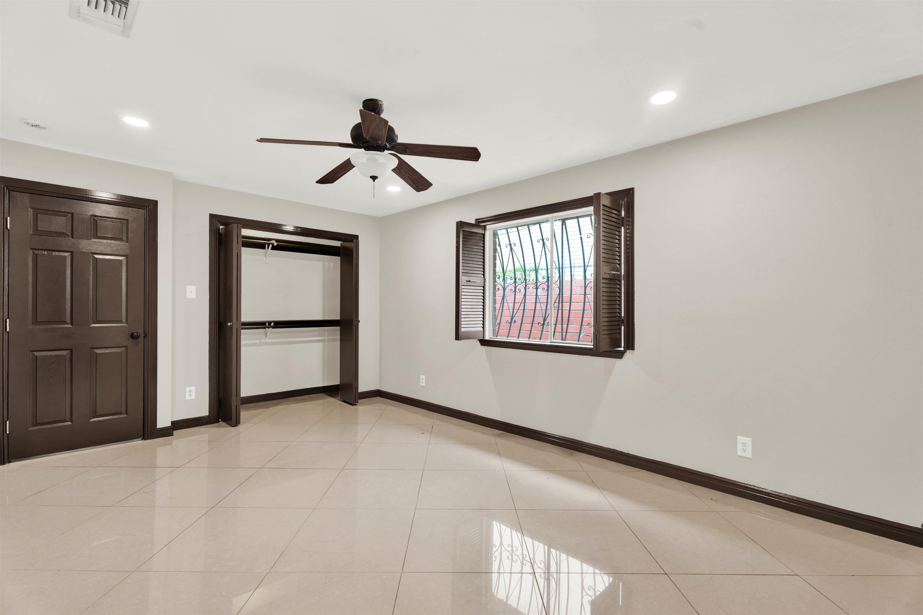 216 Century Blvd Property Photo 12