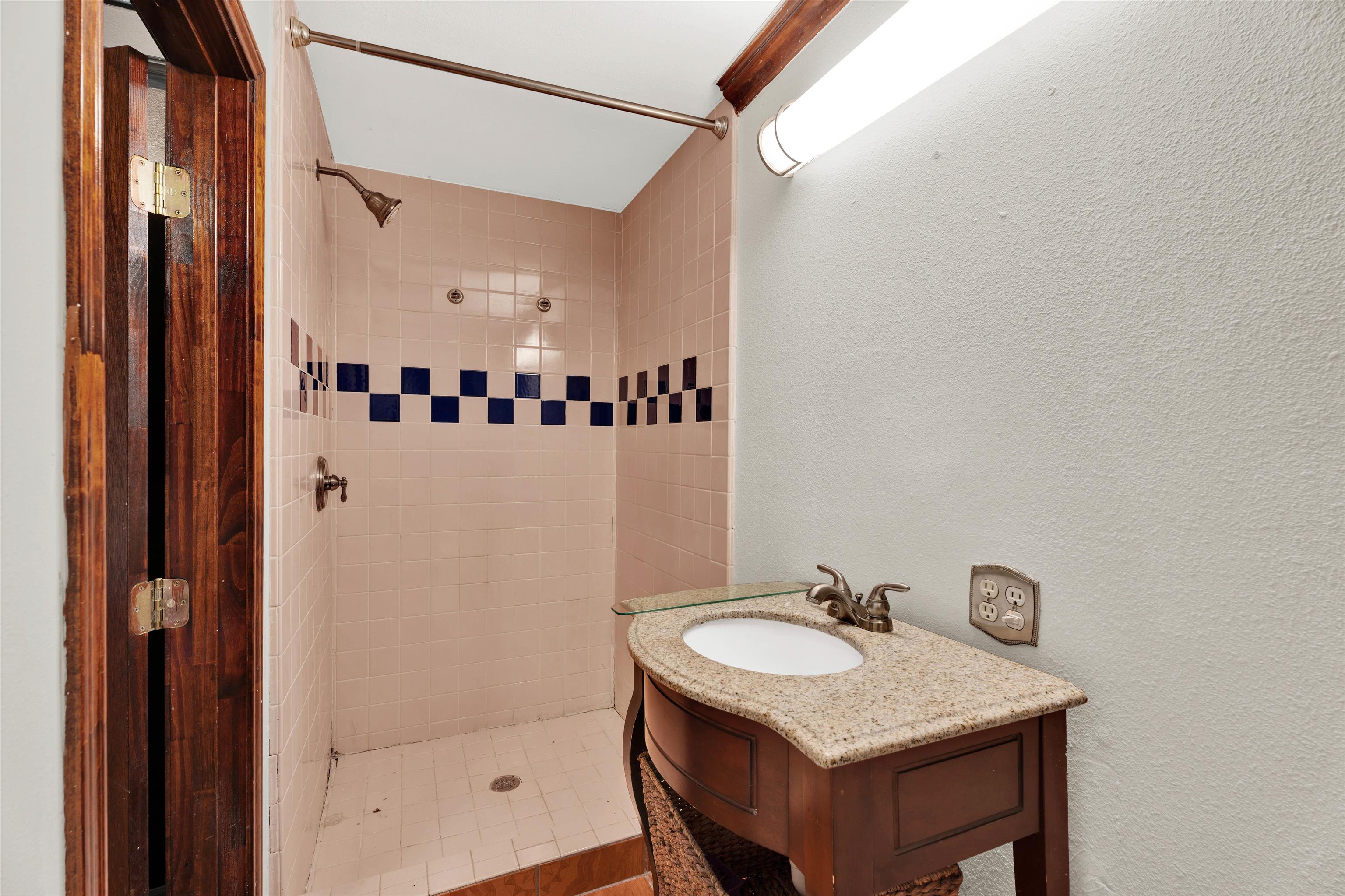 216 Century Blvd Property Photo 14