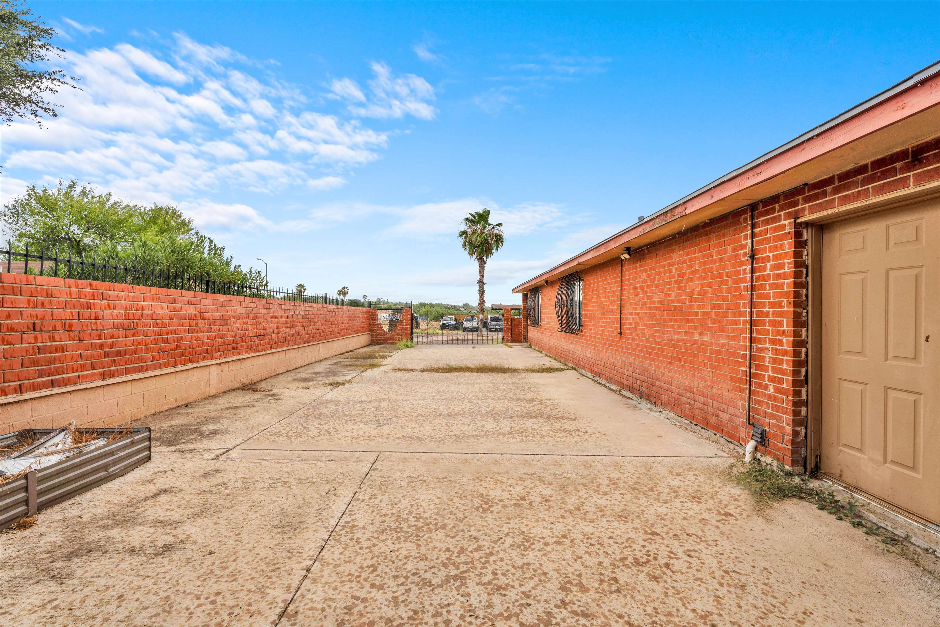 216 Century Blvd Property Photo 15
