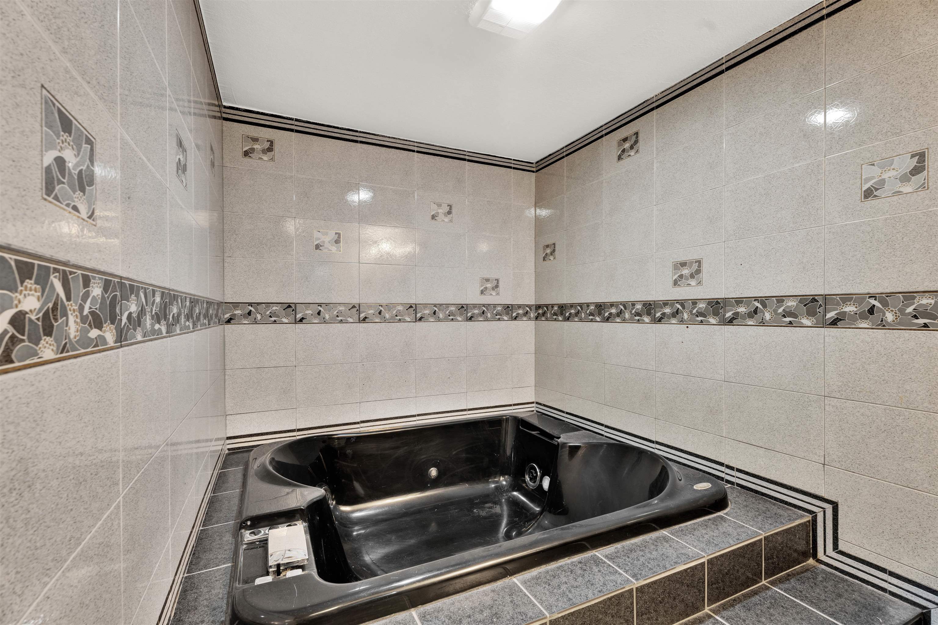 216 Century Blvd Property Photo 16