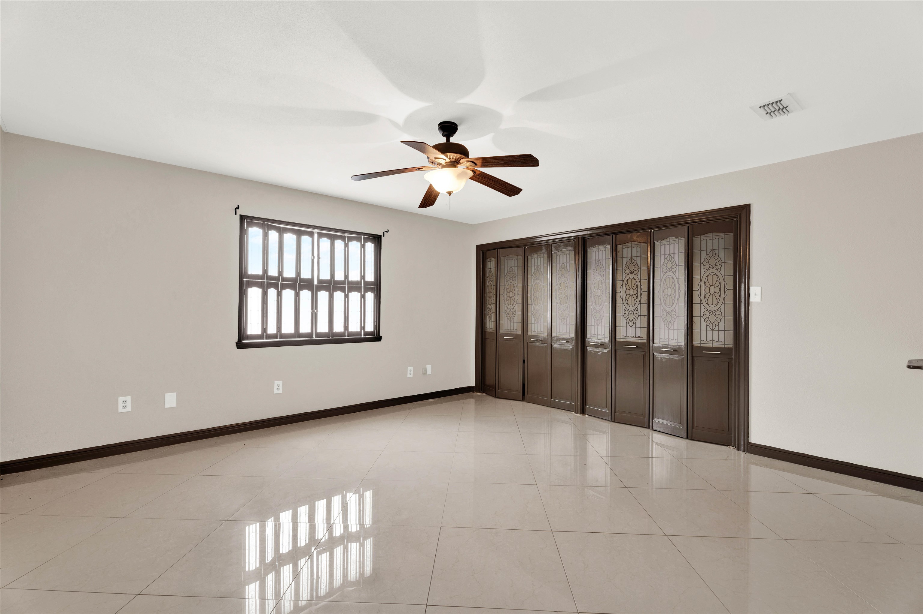216 Century Blvd Property Photo 17