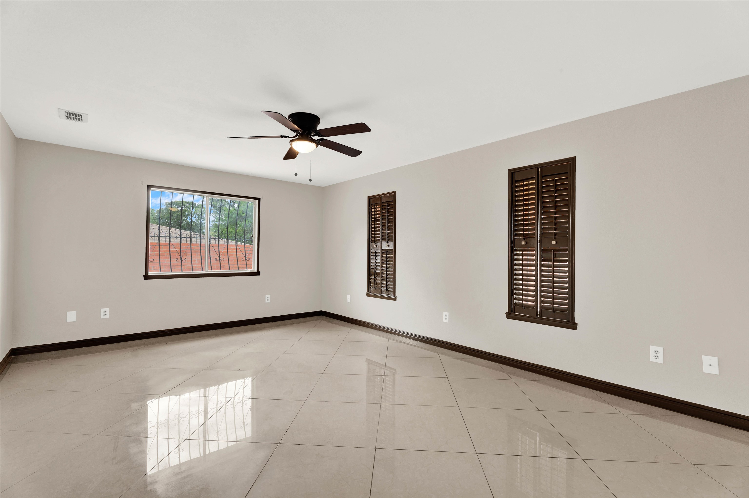216 Century Blvd Property Photo 18
