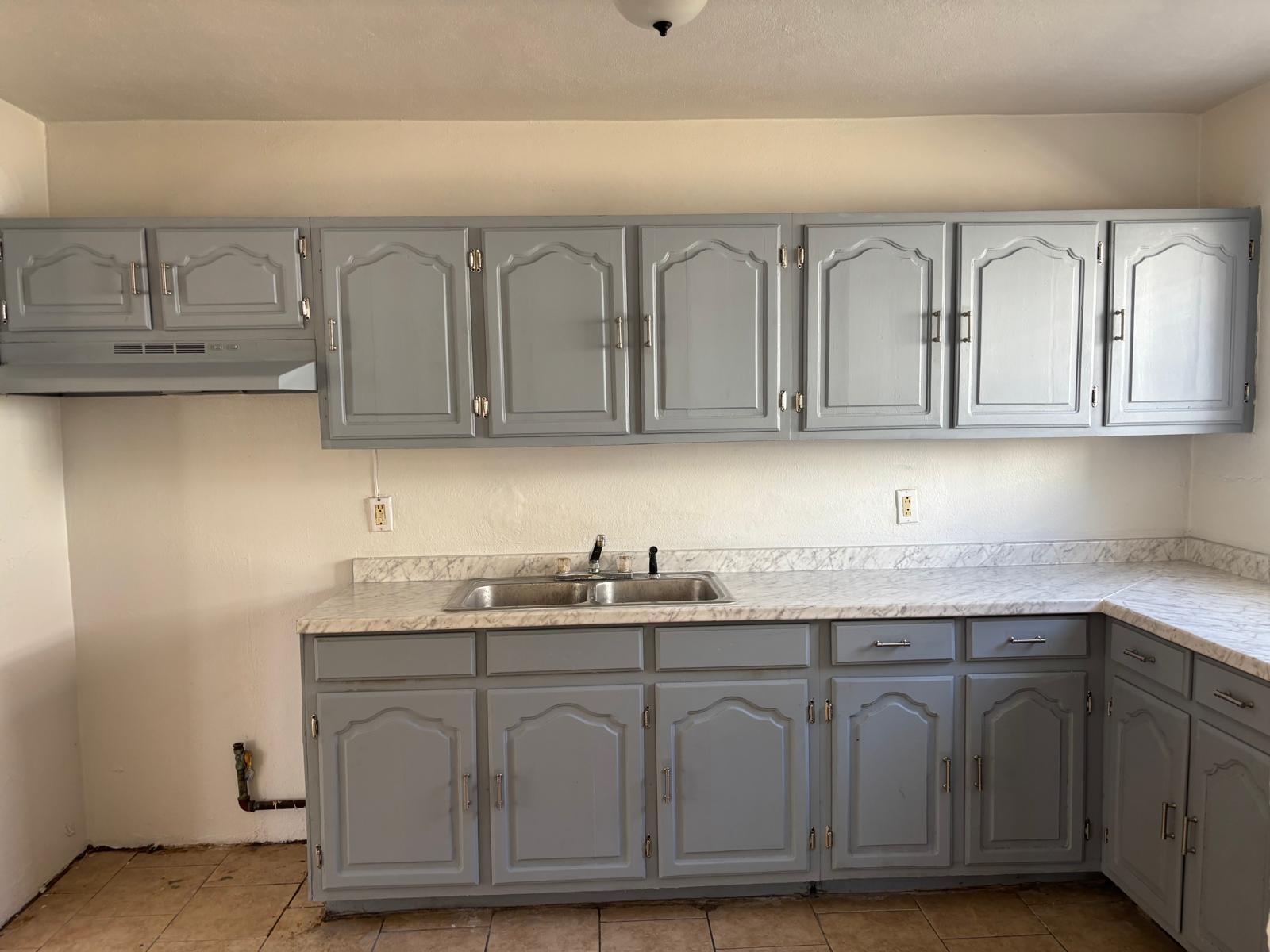 2303 Chacon St Property Photo 4