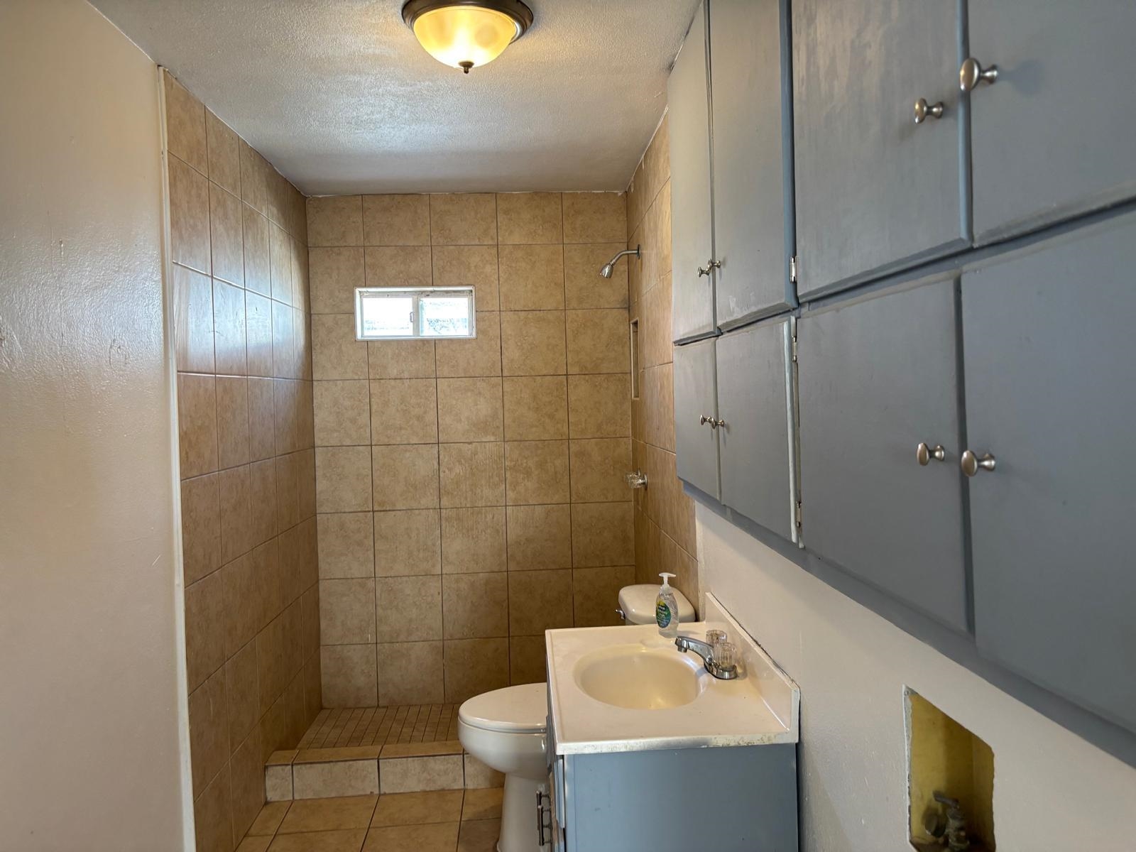 2303 Chacon St Property Photo 8