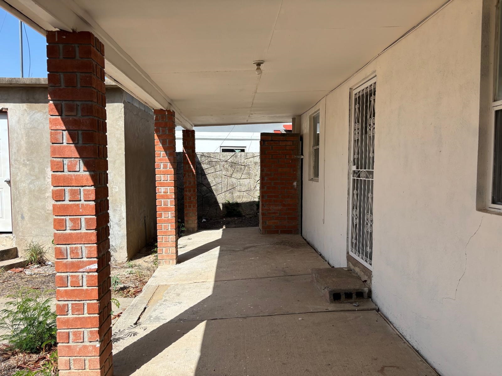 2303 Chacon St Property Photo 10