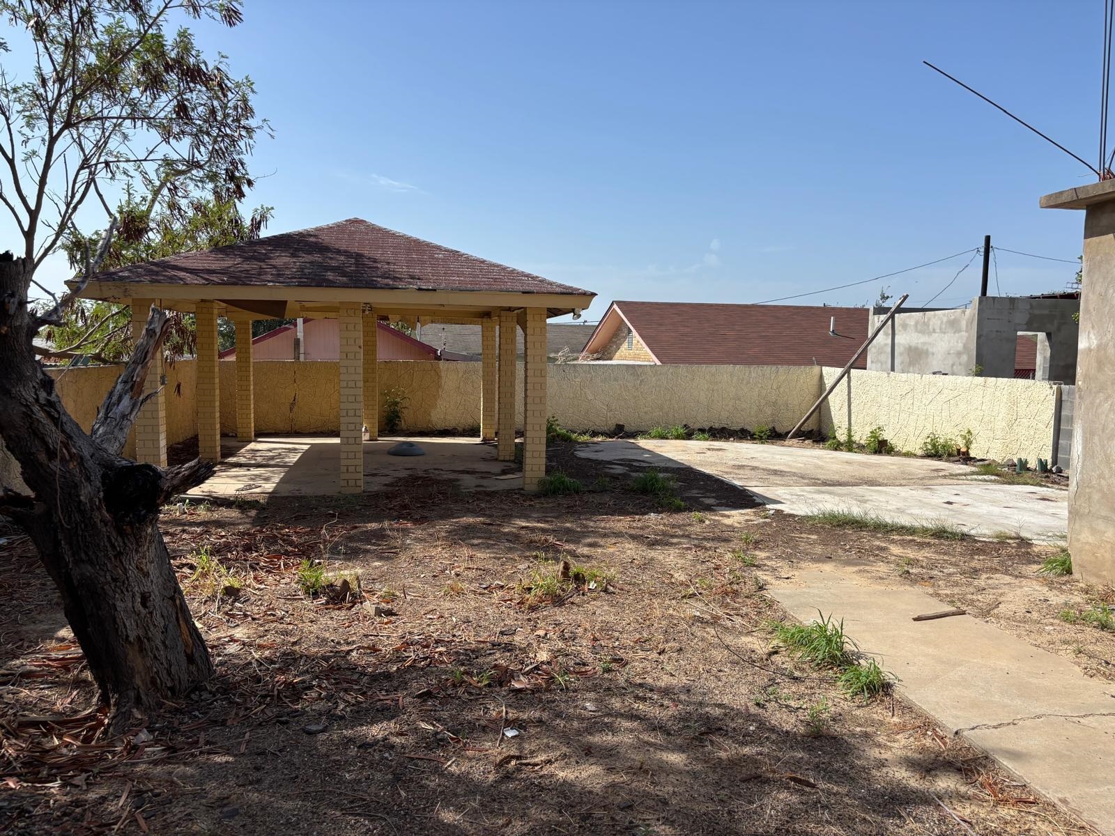 2303 Chacon St Property Photo 11