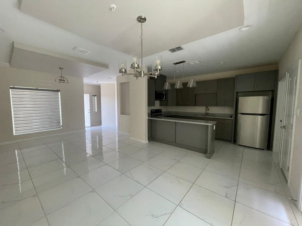 504 Gale Ct B201 Property Photo 3