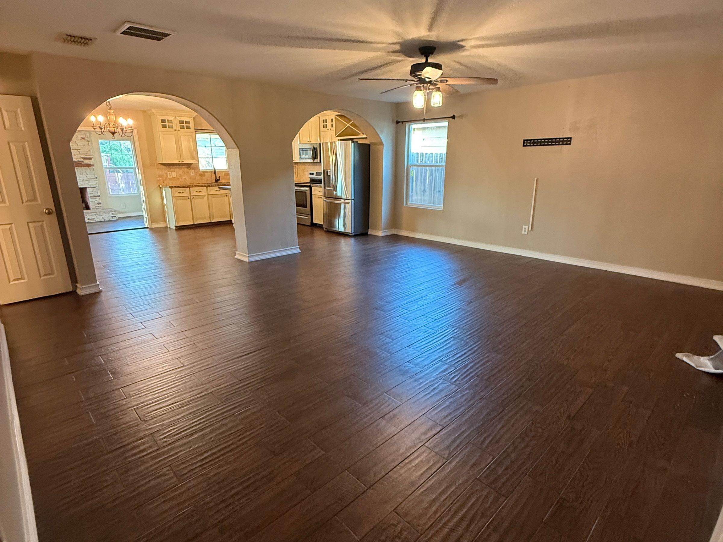 212 Lipan Dr Property Photo 3