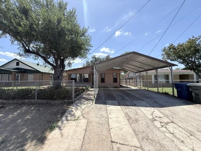1817 E Lyon St Property Photo 1