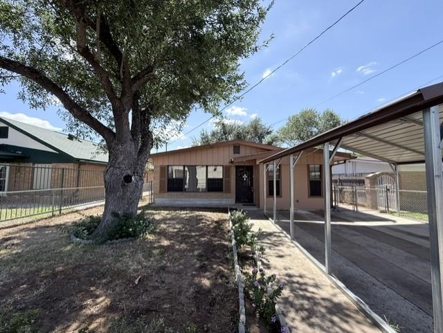 1817 E Lyon St Property Photo 2