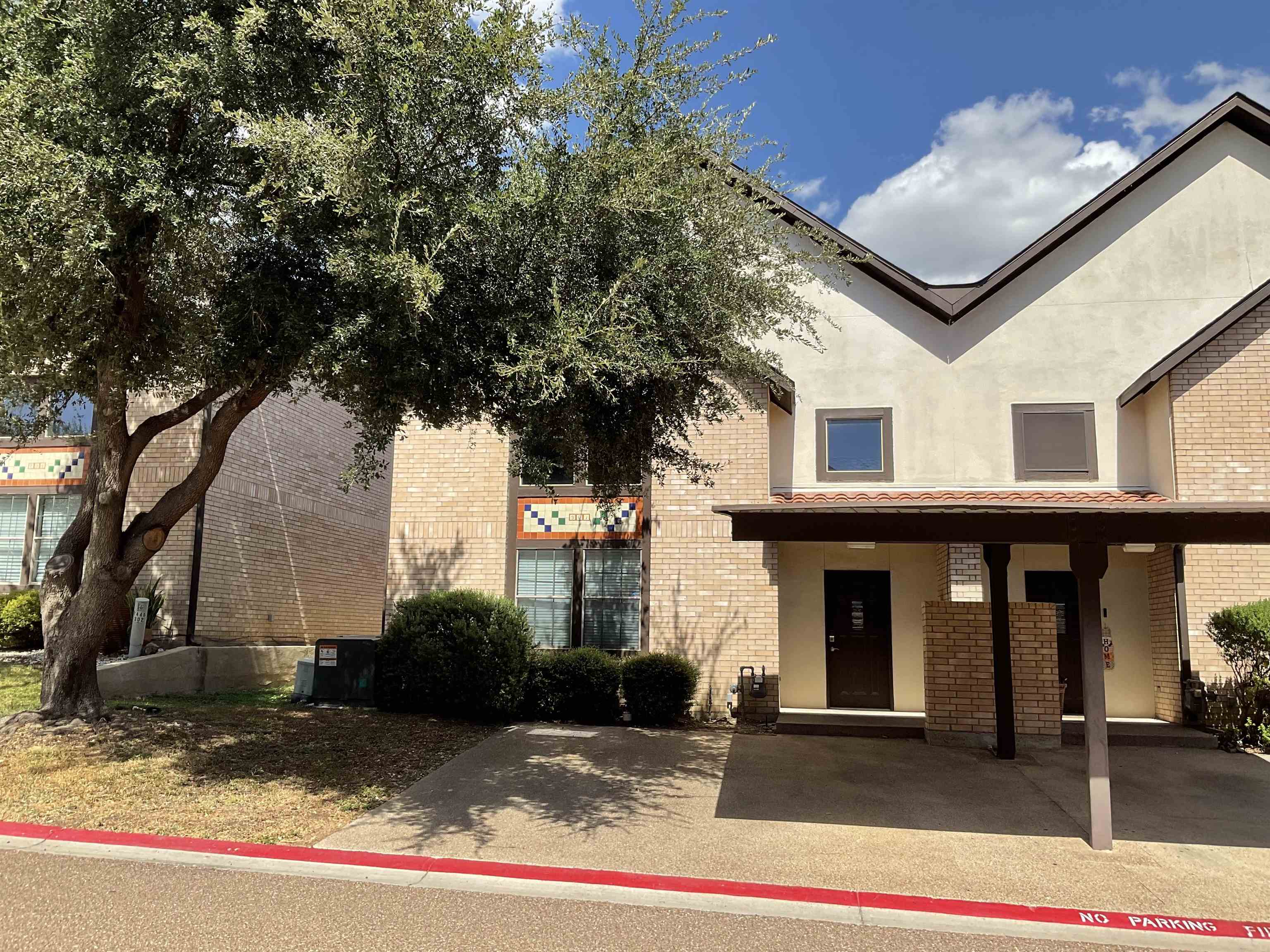 2445 Monarch Dr 301 Property Photo 1