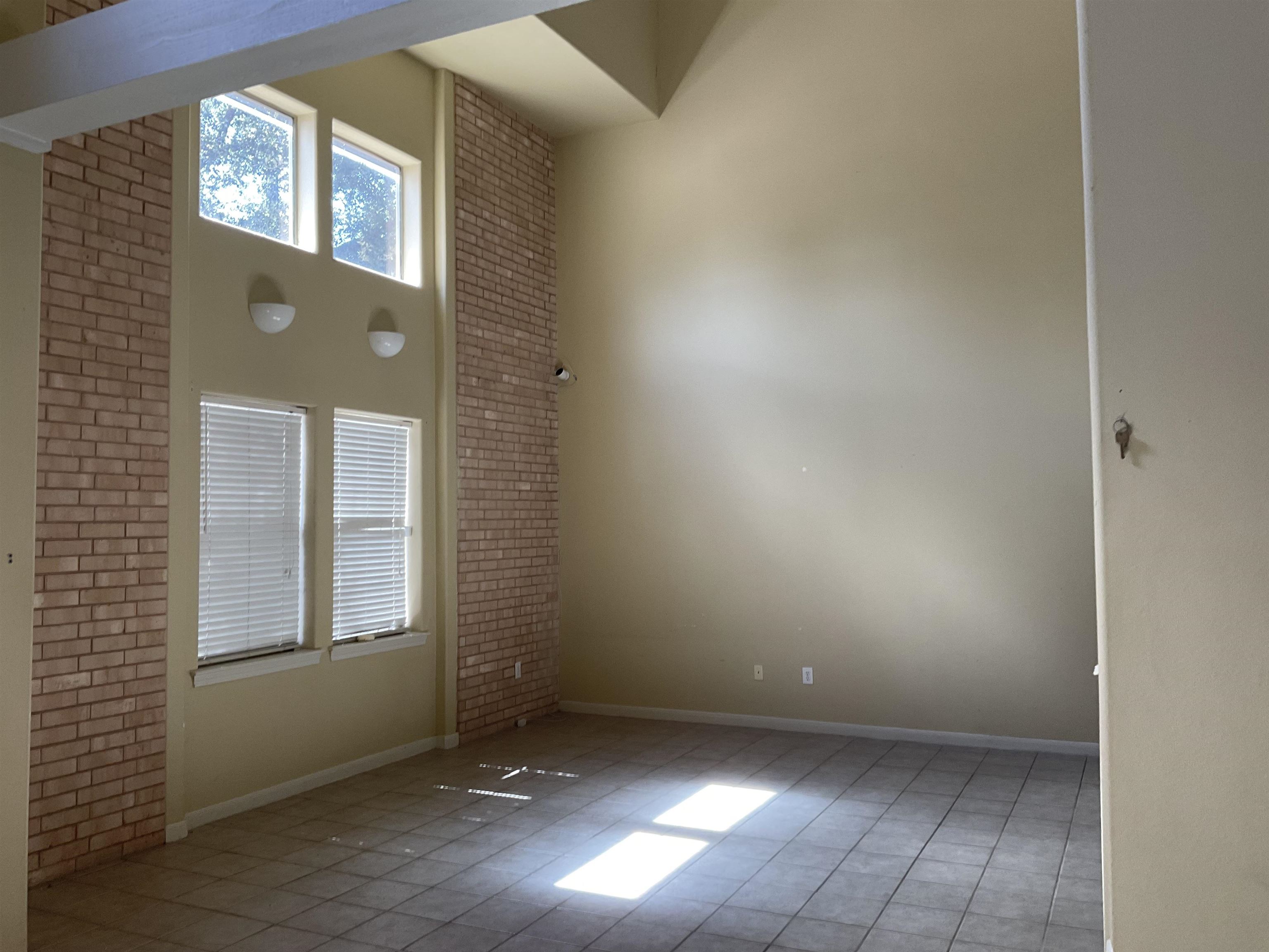 2445 Monarch Dr 301 Property Photo 3