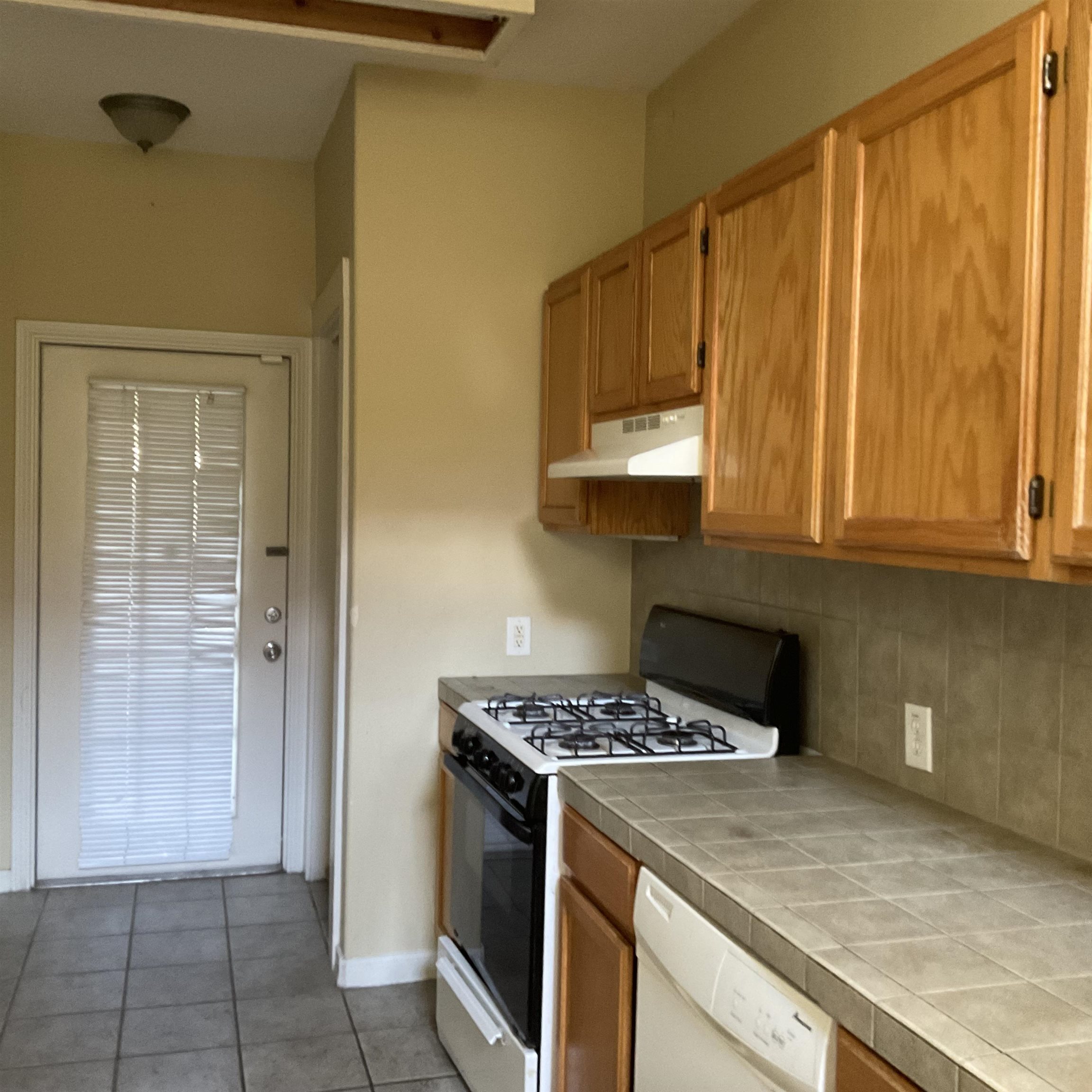 2445 Monarch Dr 301 Property Photo 5
