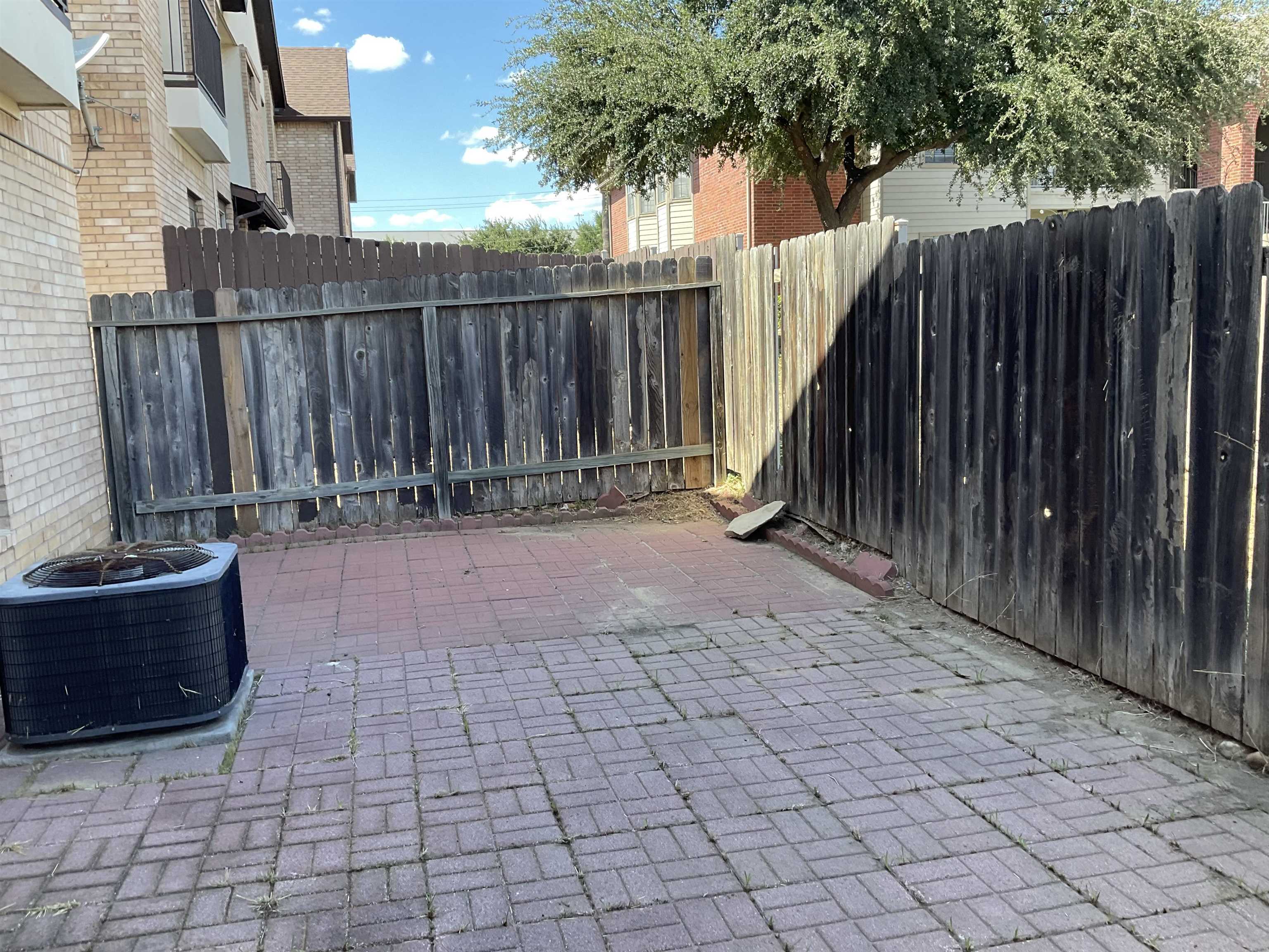 2445 Monarch Dr 301 Property Photo 16