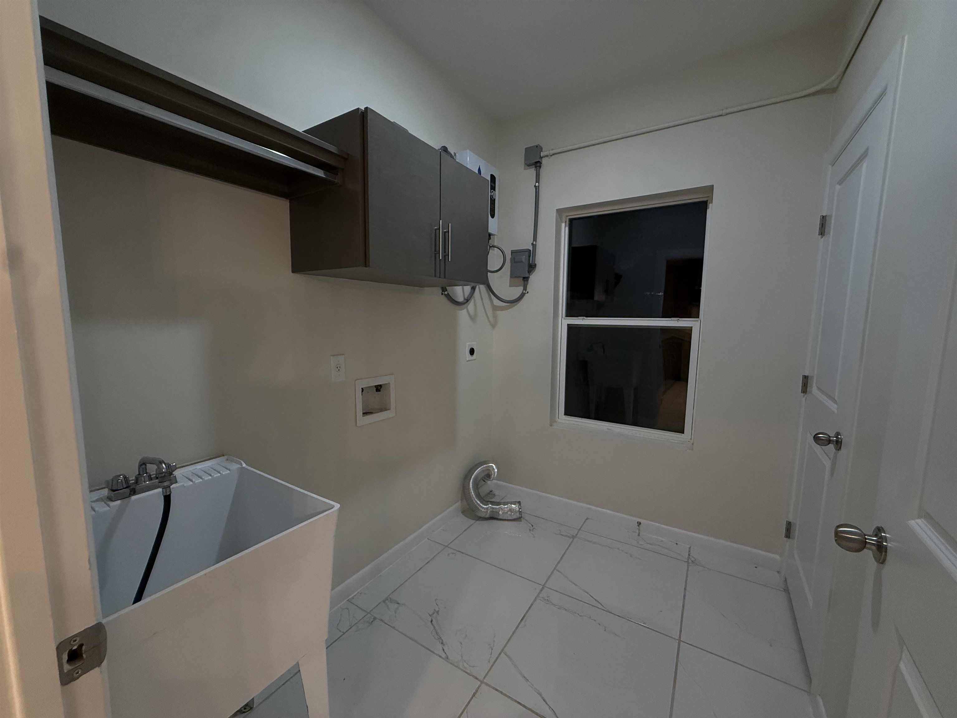 504 Gale Ct D401 Property Photo 6