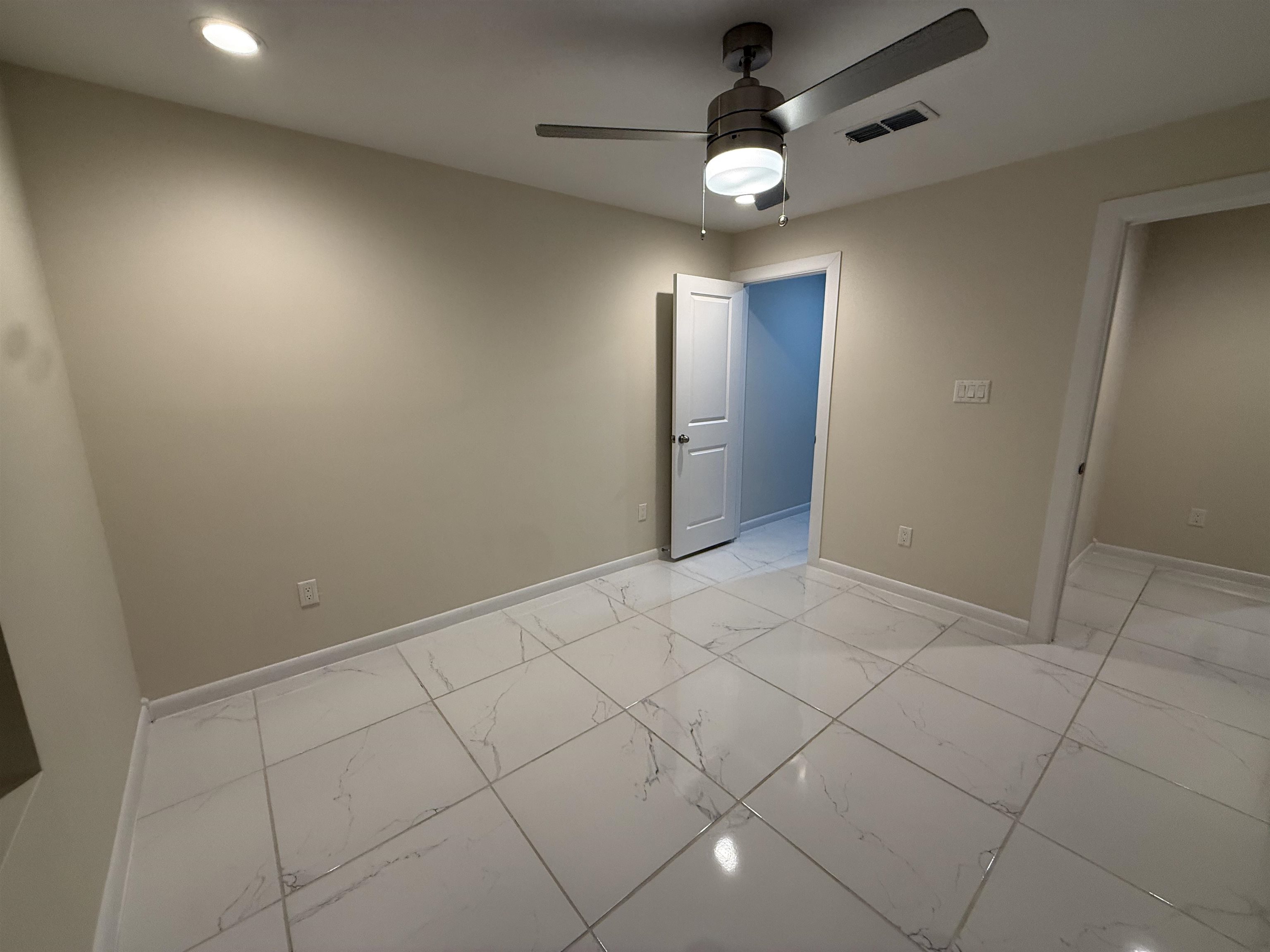 504 Gale Ct D401 Property Photo 12
