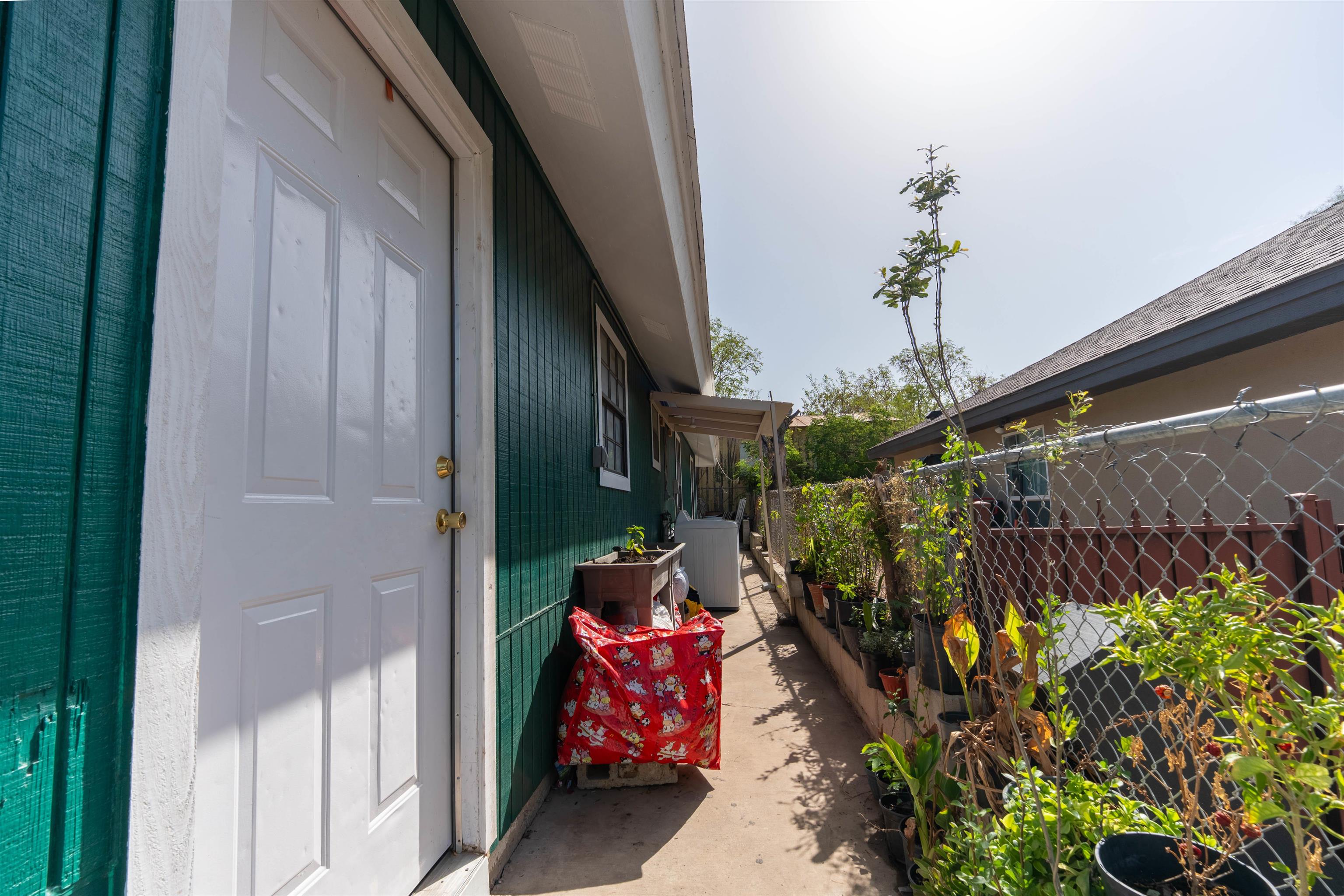 101 Chihuahua St Property Photo 3