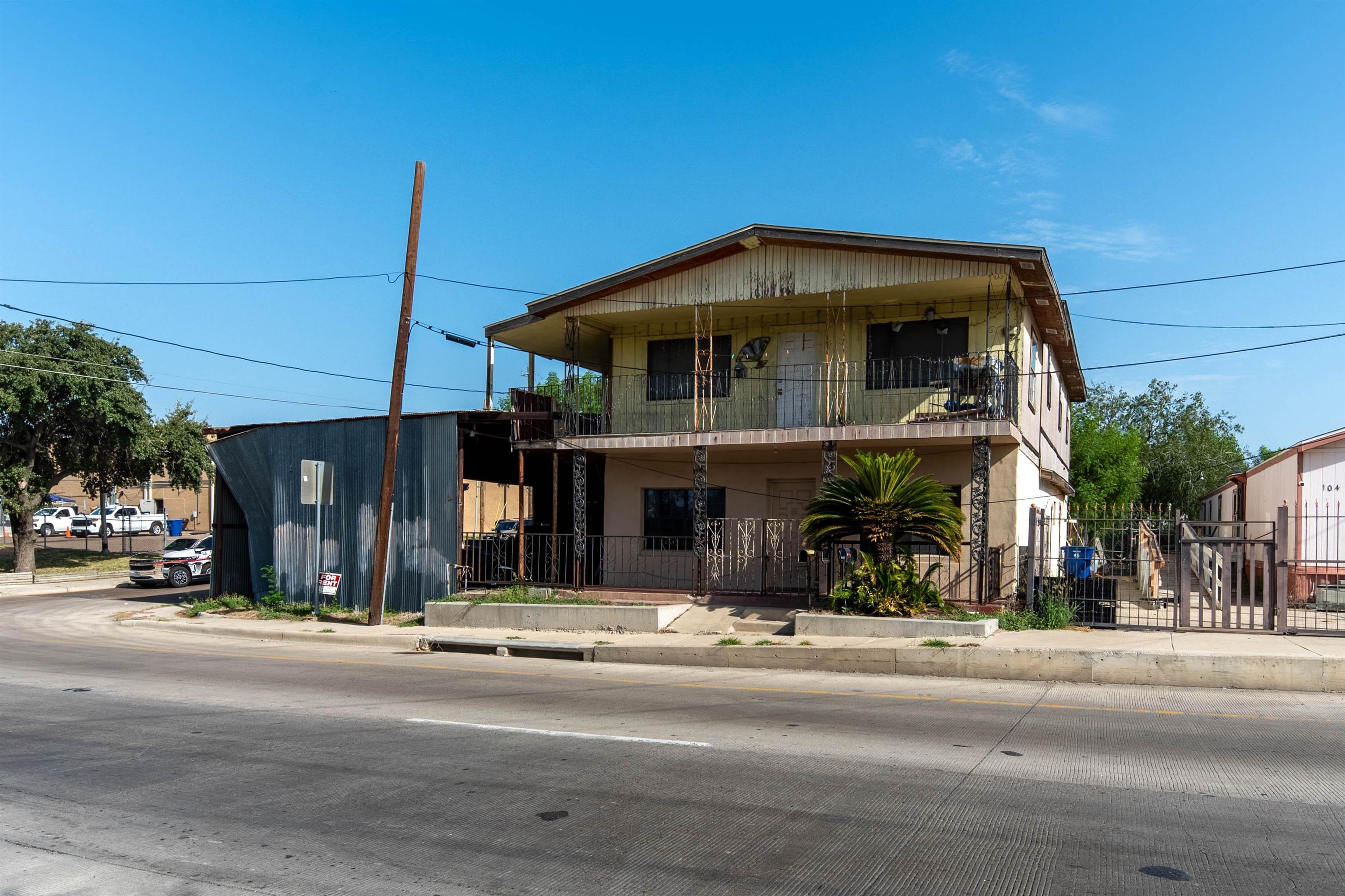 102 Chihuahua St Property Photo 2