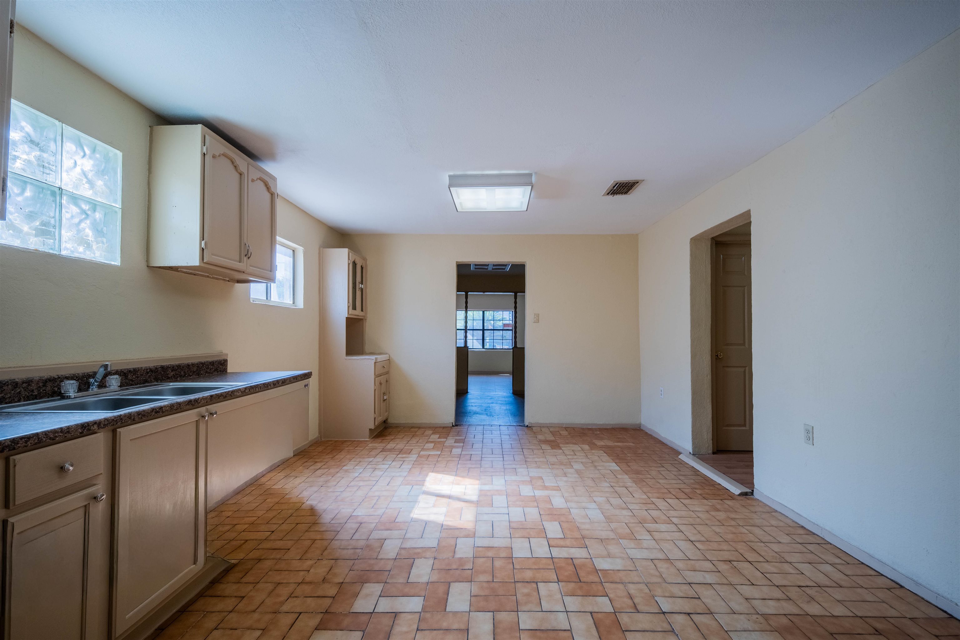 102 Chihuahua St Property Photo 10