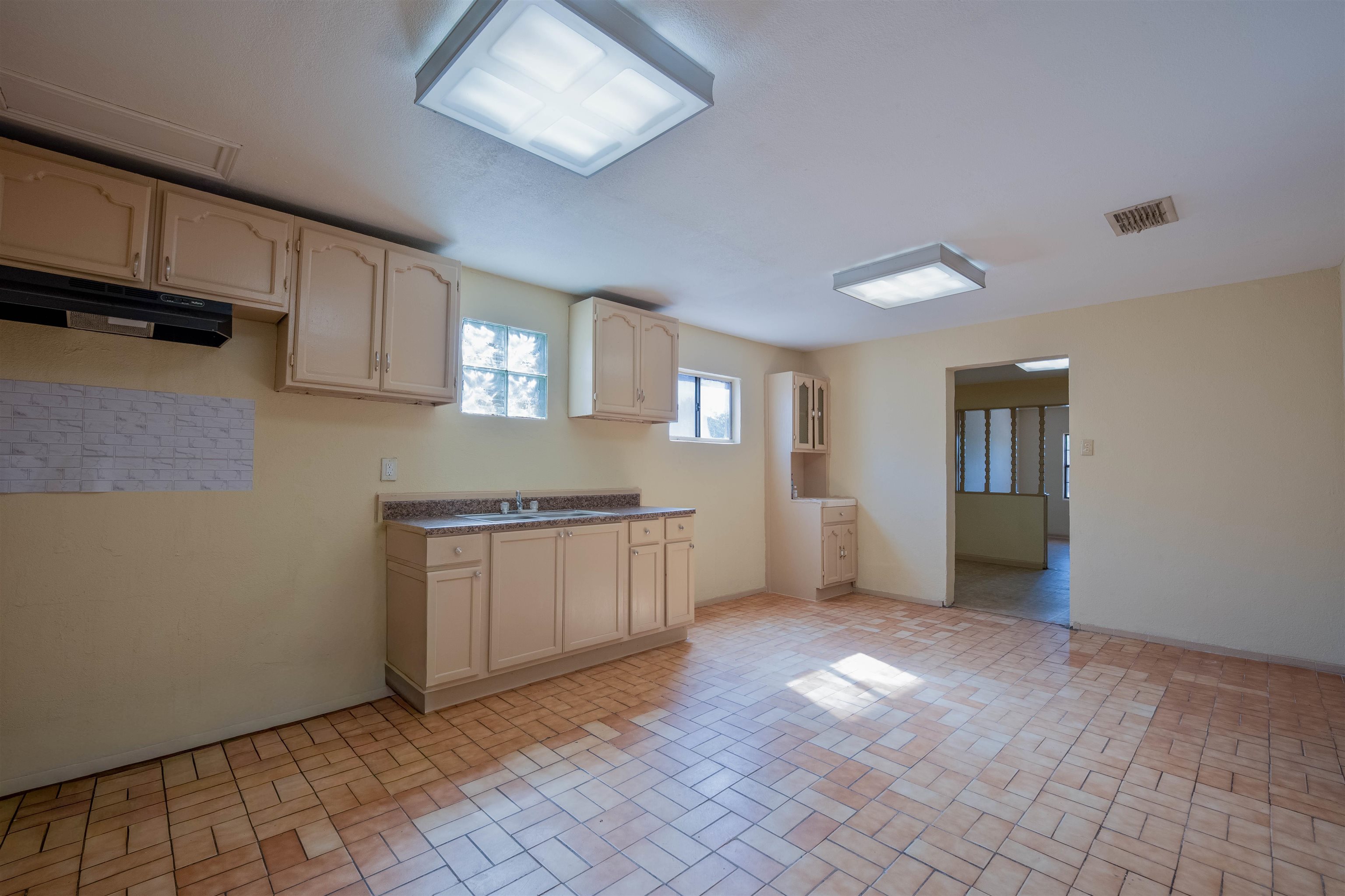 102 Chihuahua St Property Photo 11
