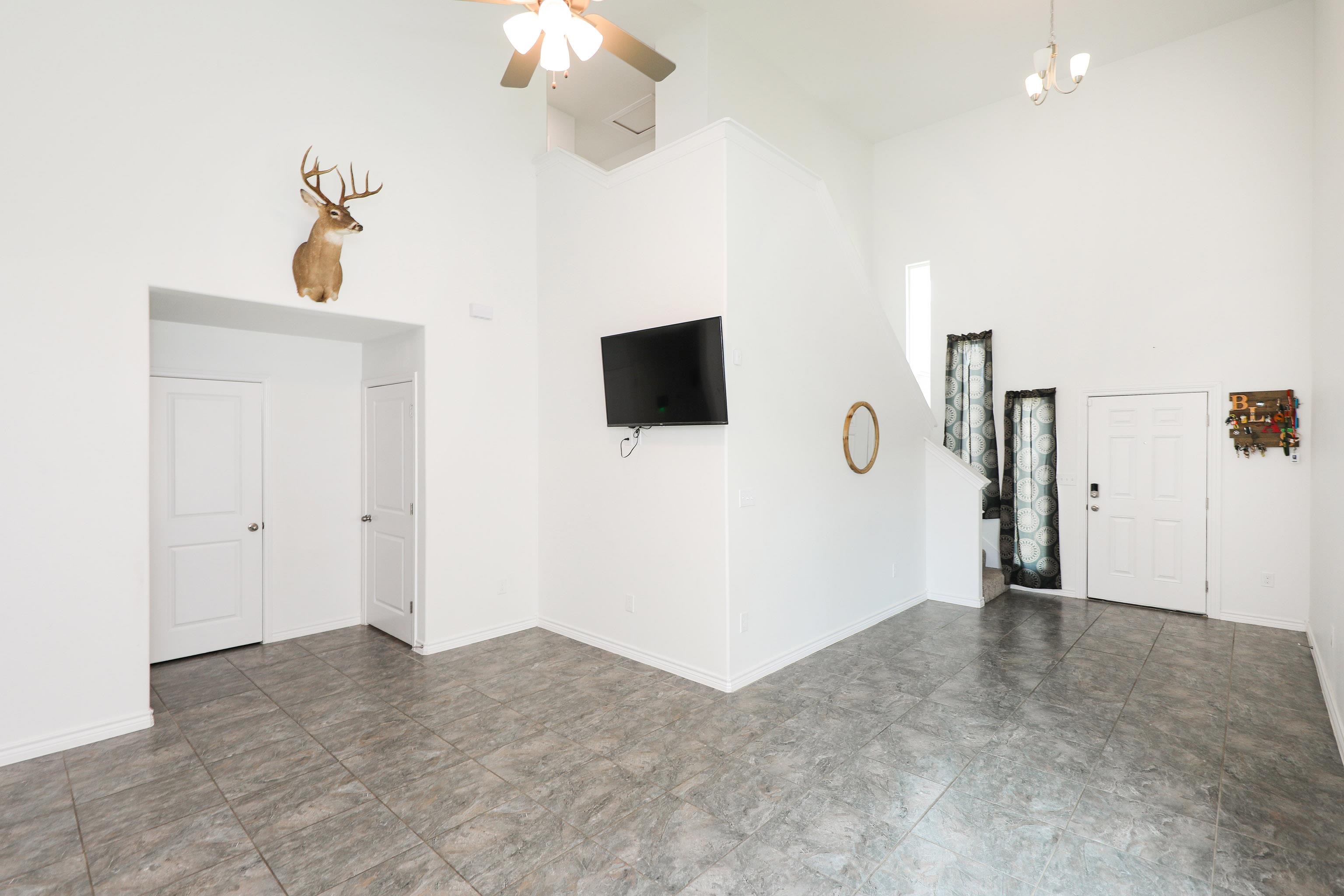 5625 Encanto Dr. Property Photo 3