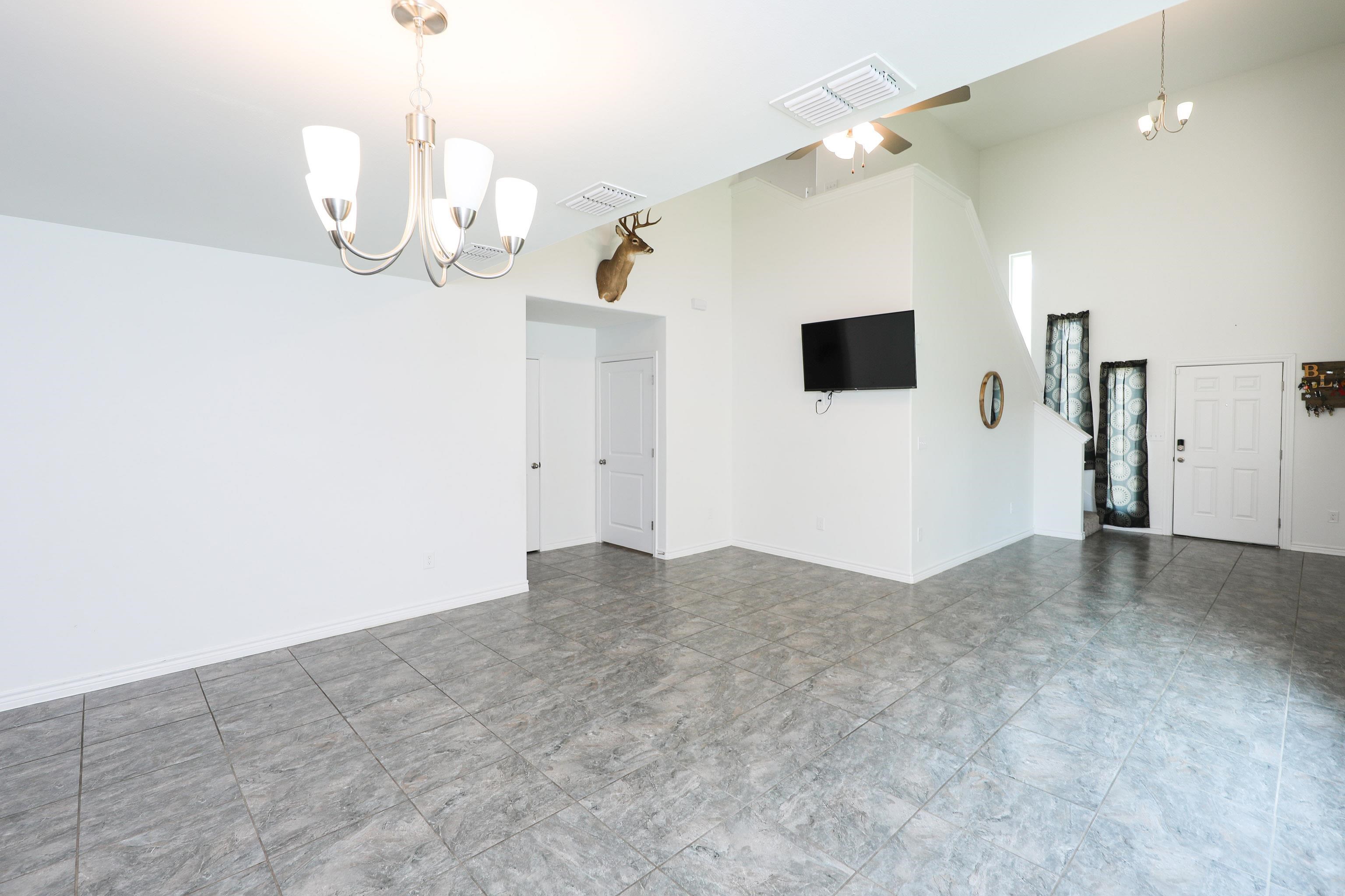 5625 Encanto Dr. Property Photo 4