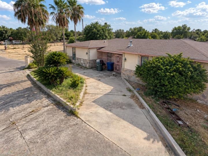 210 Daisy Ln Property Photo 3