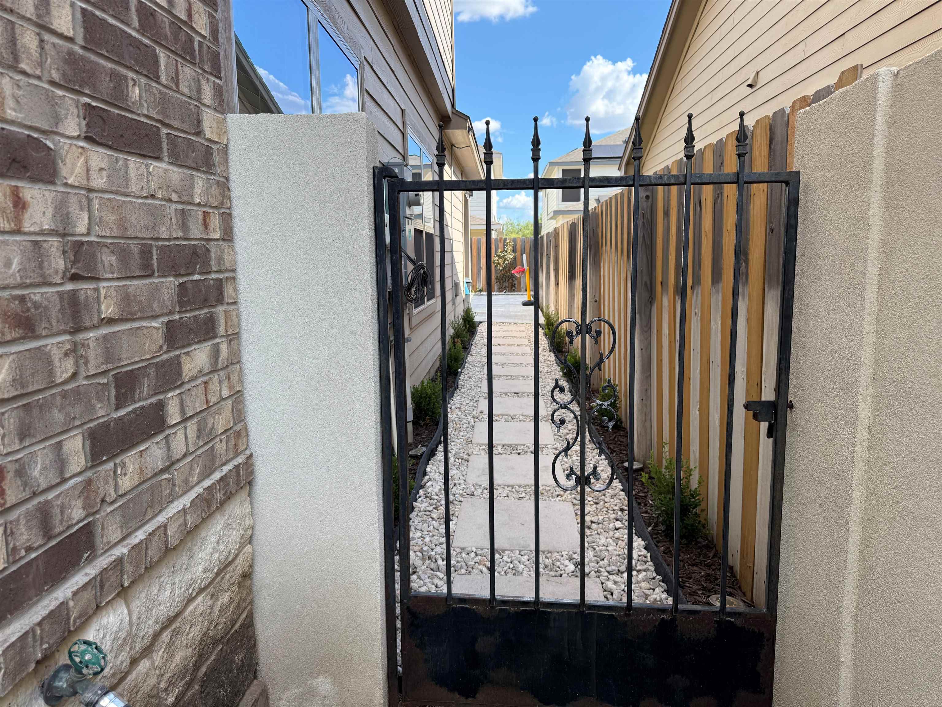 1011 Larvotto Lp. Property Photo 4