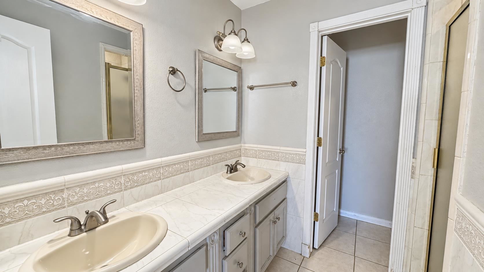302 Begona Ct Property Photo 5
