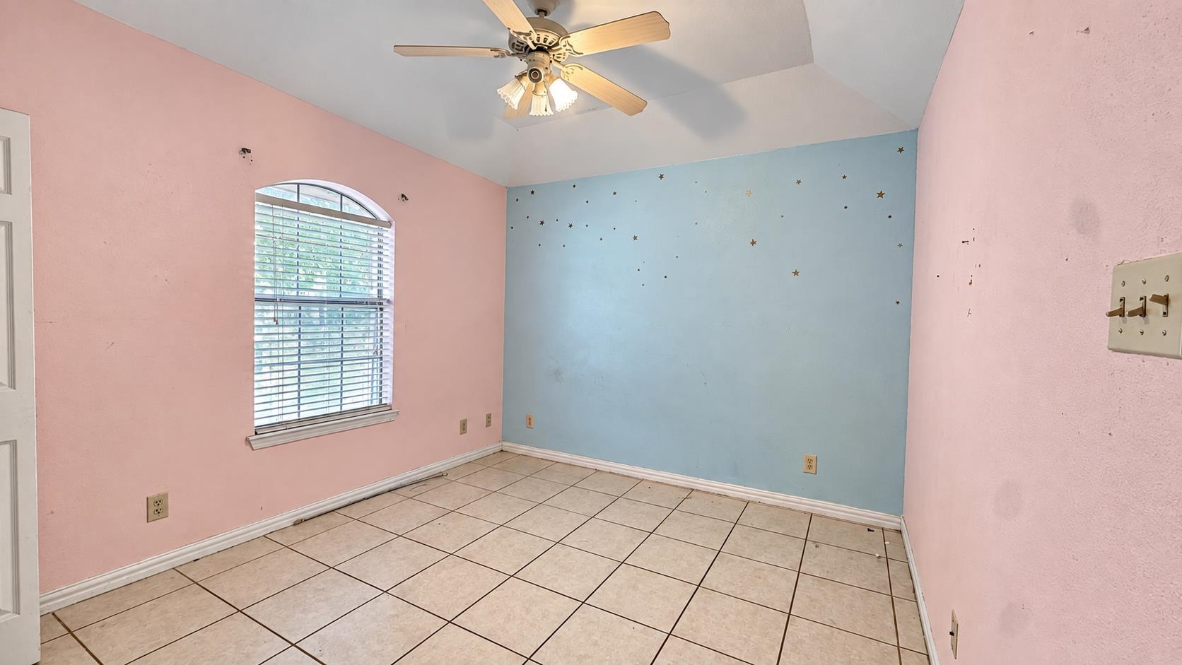 302 Begona Ct Property Photo 9