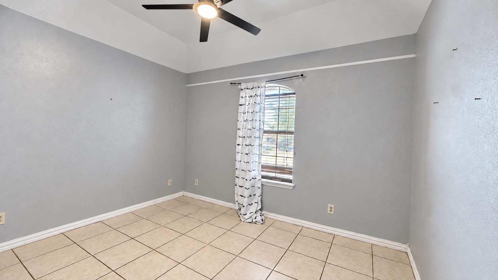 302 Begona Ct Property Photo 10