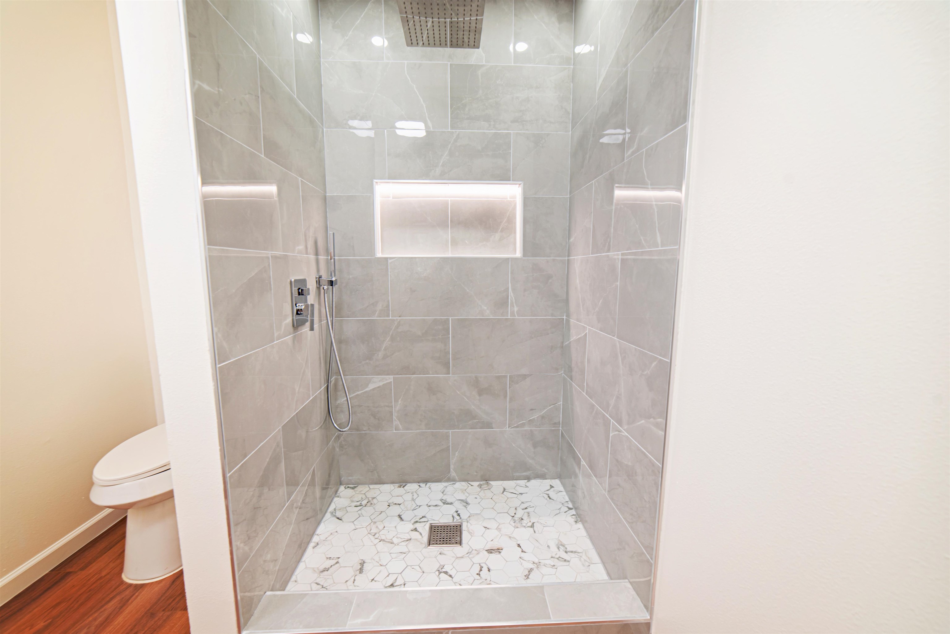 2218 Burnside St Property Photo 16