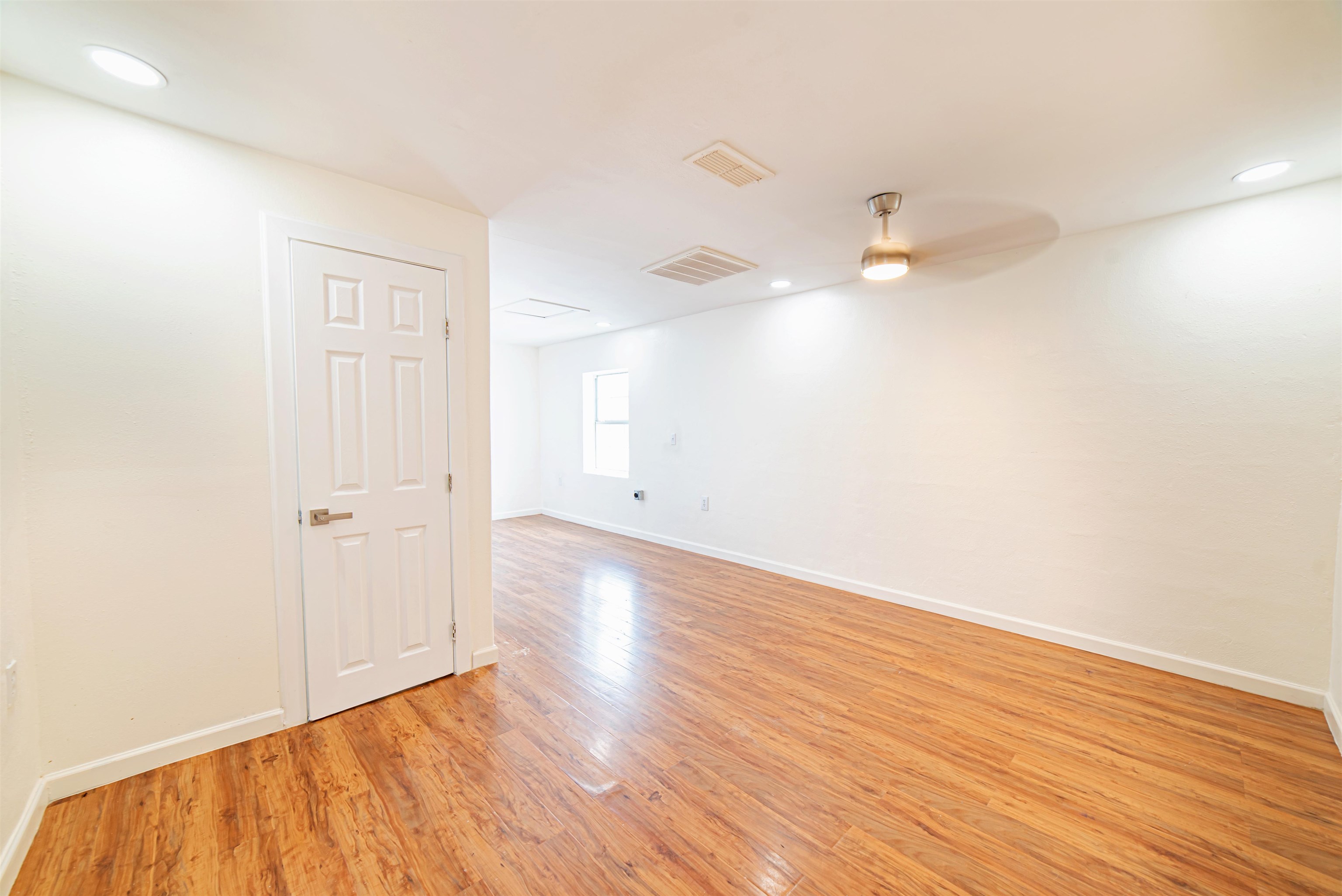 2218 Burnside St Property Photo 17
