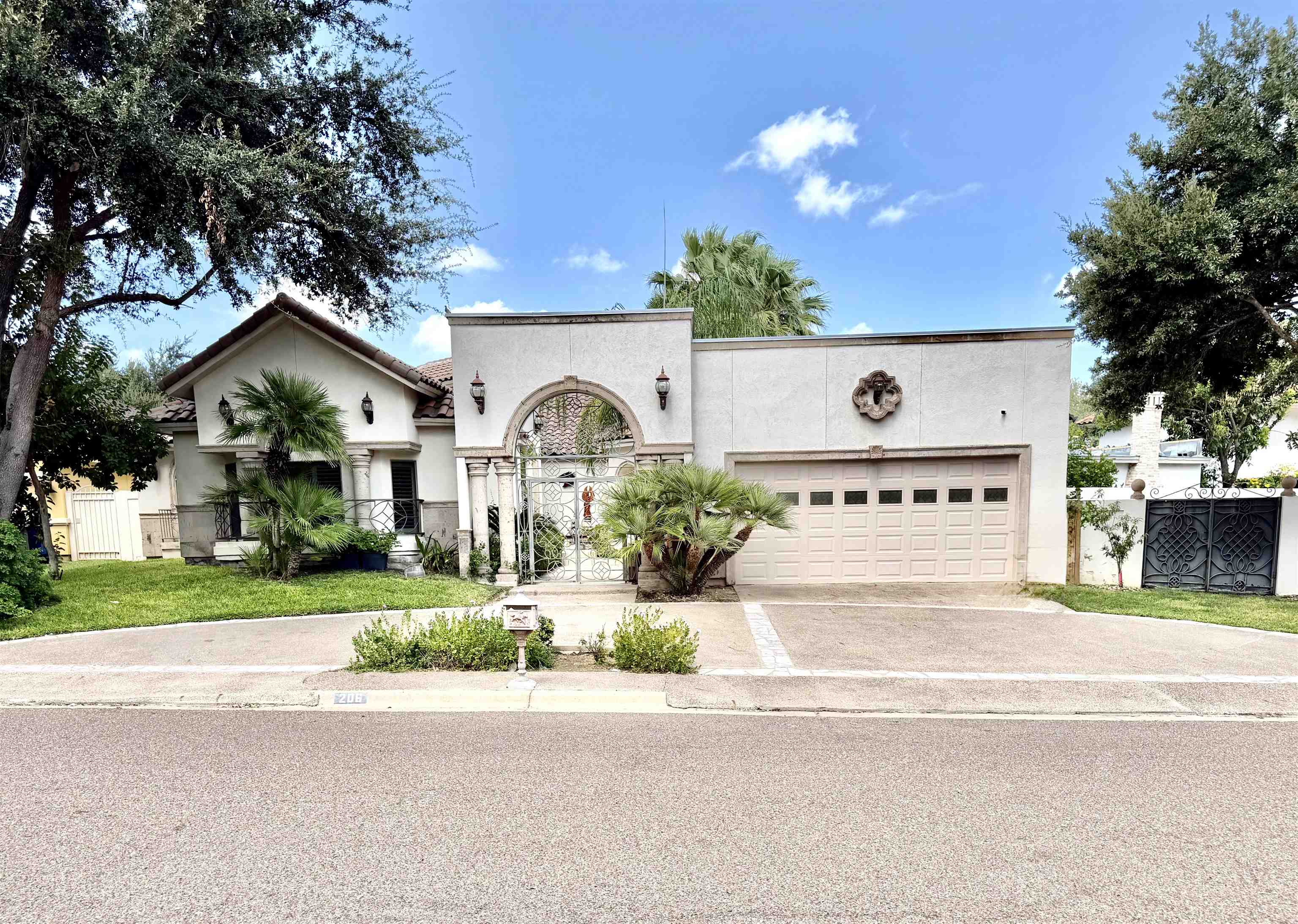 206 Chateau La Fitte Ct Property Photo 1